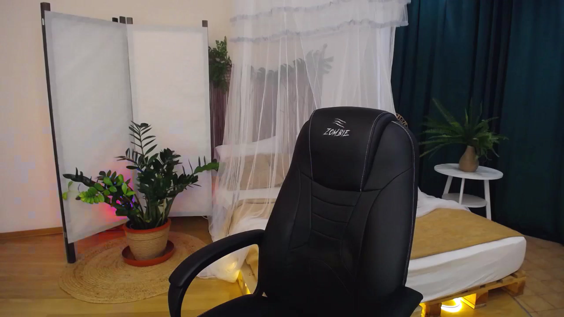 Gallery image thumbnail from AdmireMyEyes's myfreecams stream on, 08/26/2024, 09:25 image 20 of 20