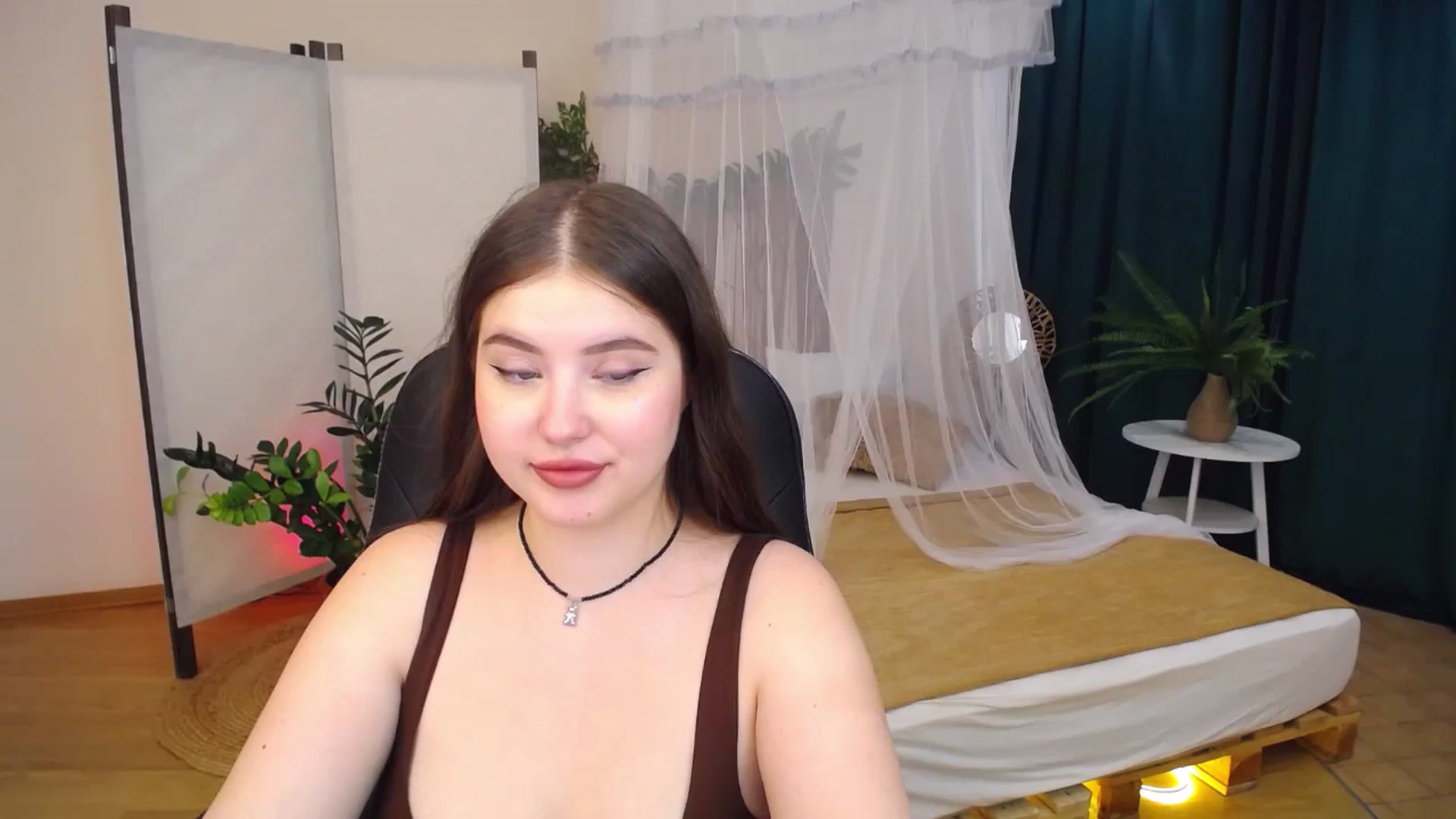 Gallery image thumbnail from AdmireMyEyes's myfreecams stream on, 08/26/2024, 09:25 image 13 of 20