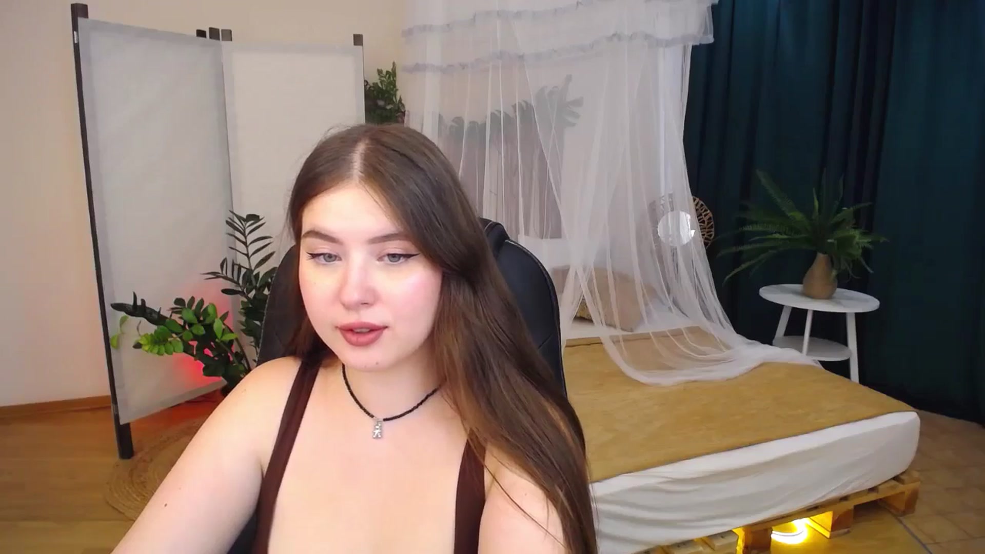 Gallery image thumbnail from AdmireMyEyes's myfreecams stream on, 08/26/2024, 09:25 image 14 of 20