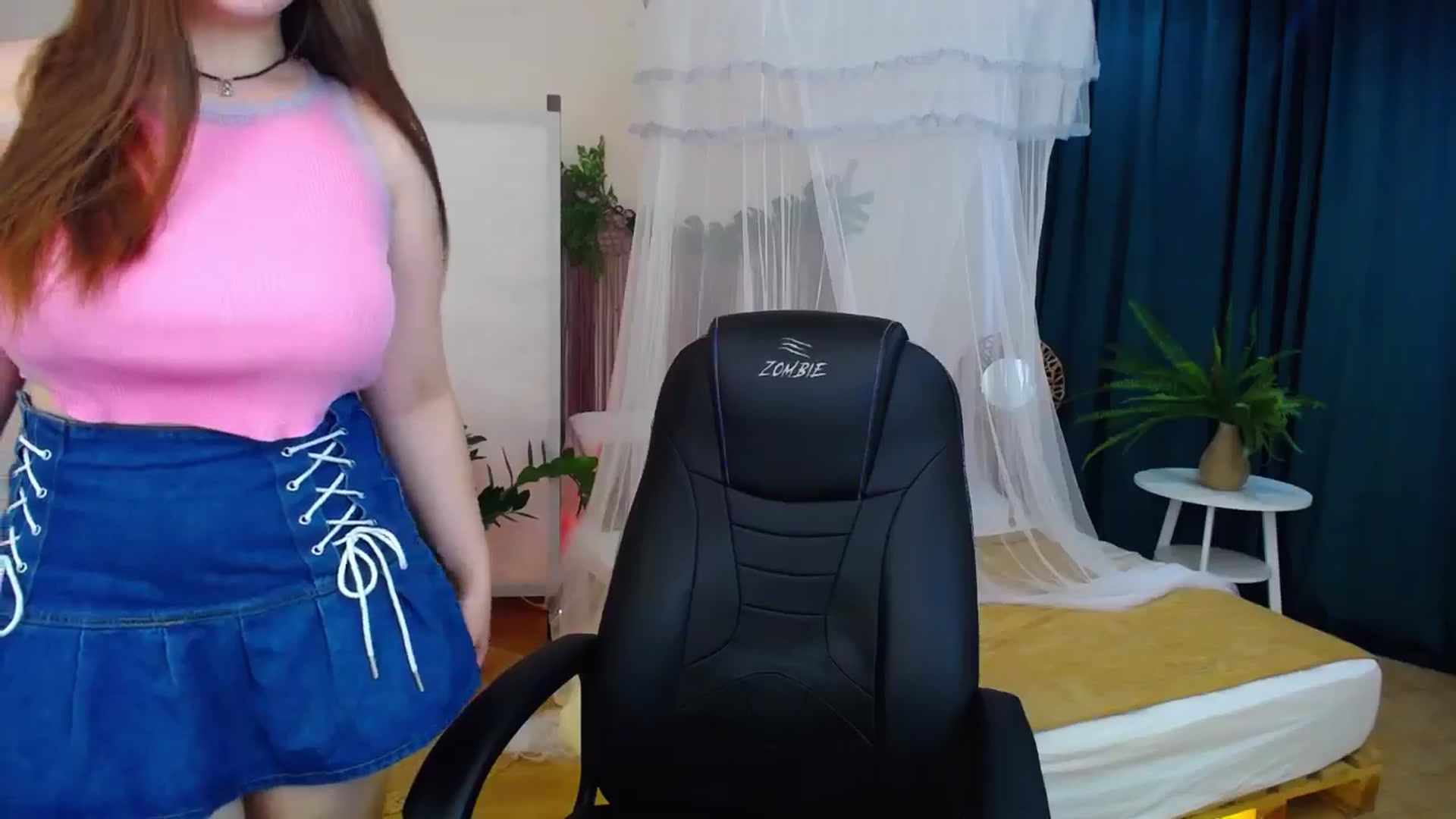 Gallery image thumbnail from AdmireMyEyes's myfreecams stream on, 08/27/2024, 07:05 image 6 of 20