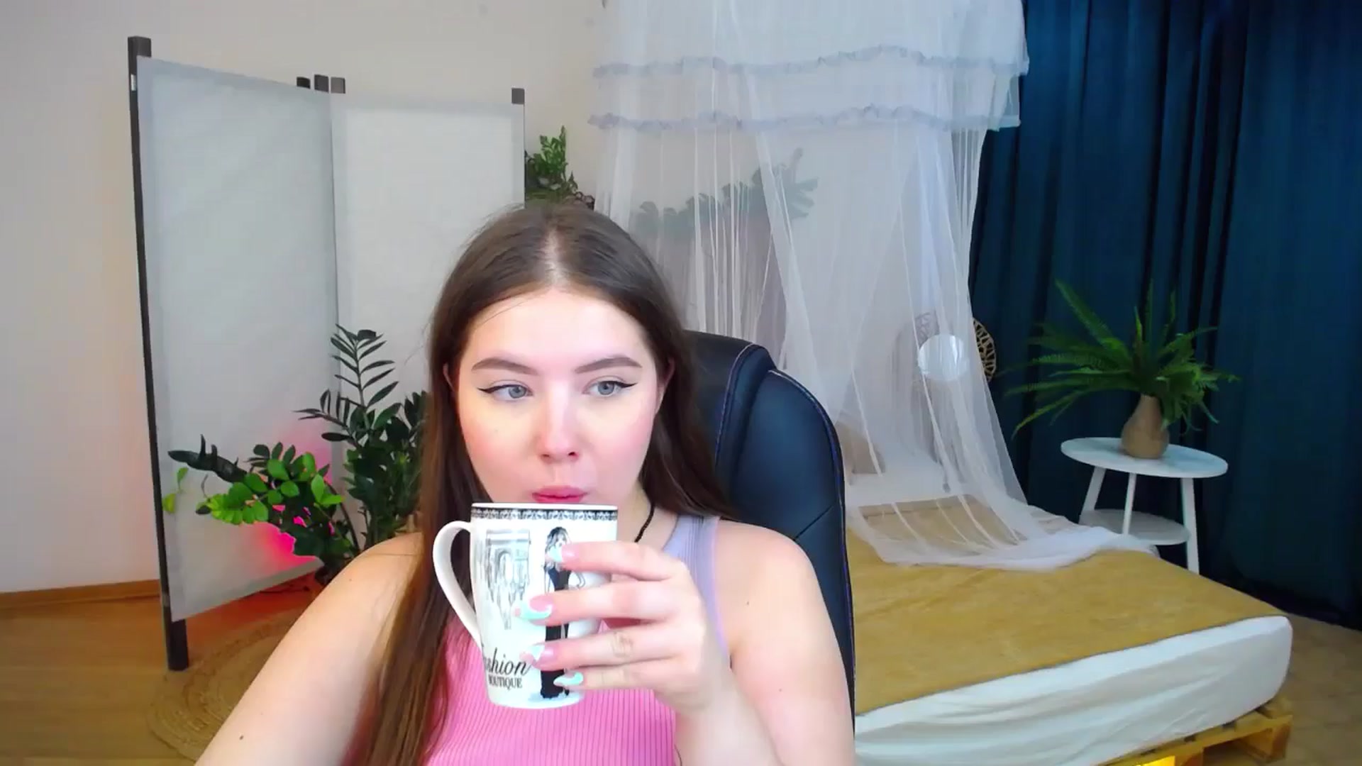 Gallery image thumbnail from AdmireMyEyes's myfreecams stream on, 08/27/2024, 07:05 image 1 of 20