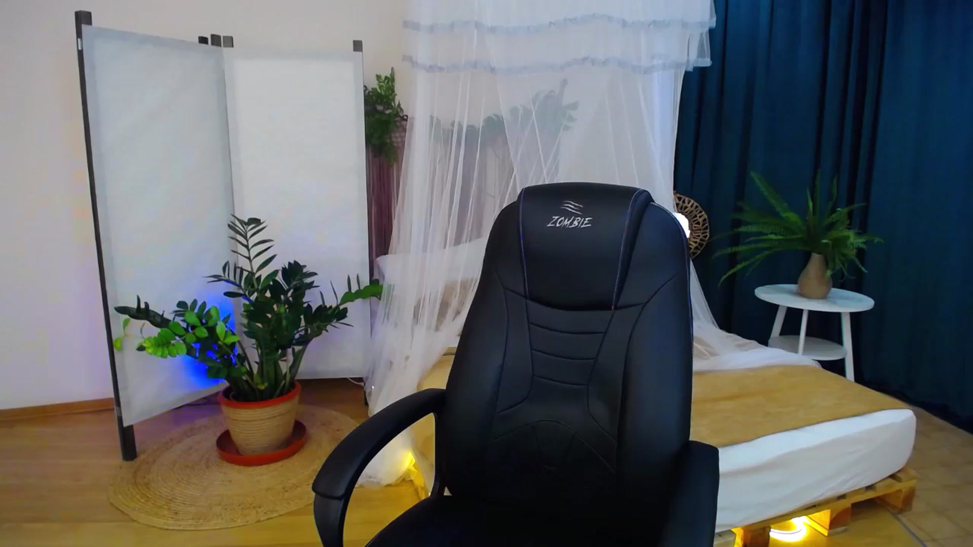 Gallery image thumbnail from AdmireMyEyes's myfreecams stream on, 08/27/2024, 08:58 image 14 of 20