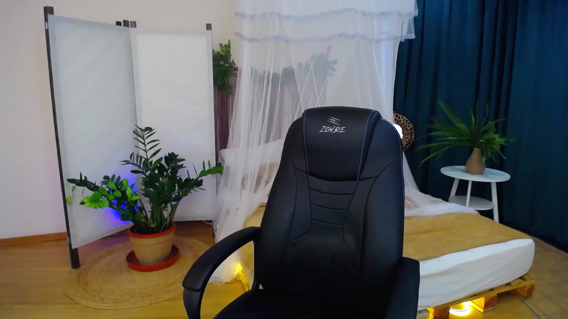 Gallery image thumbnail from AdmireMyEyes's myfreecams stream on, 08/27/2024, 08:58 image 16 of 20