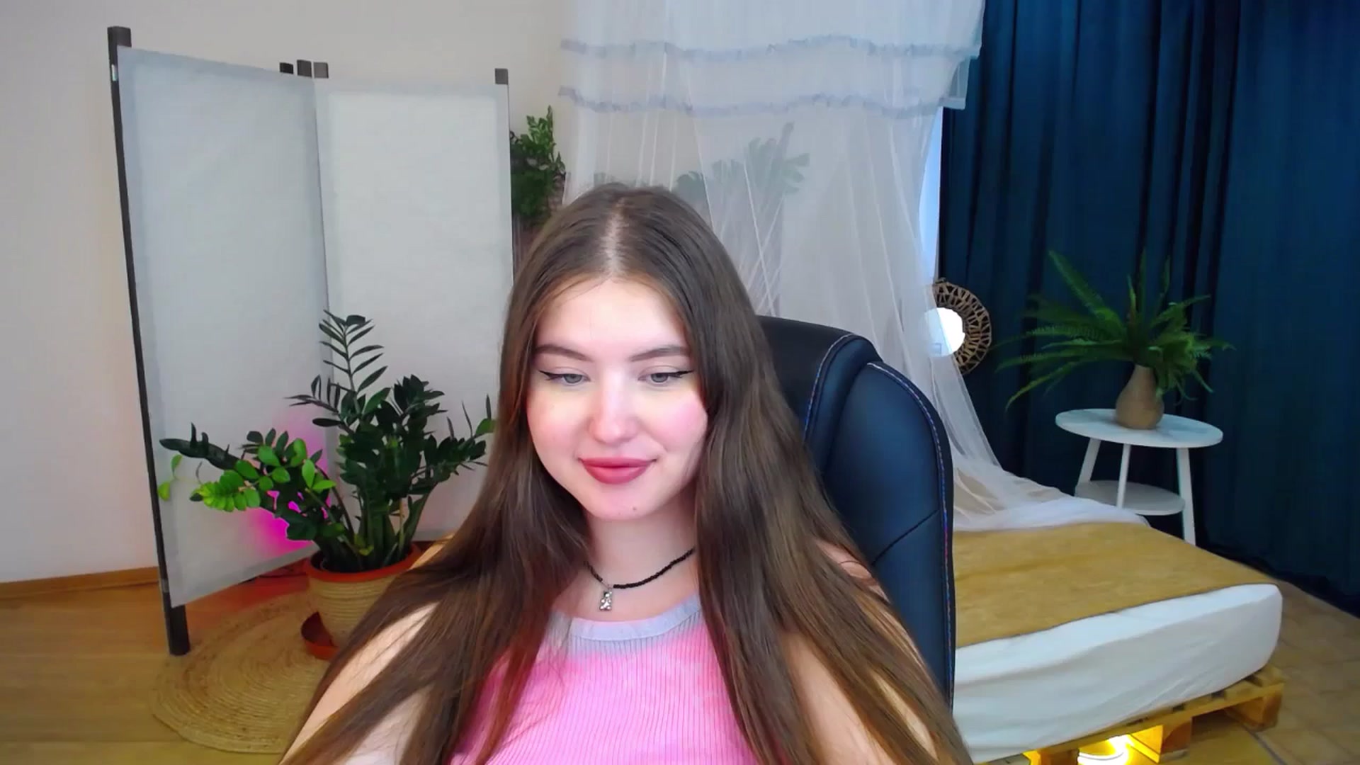 Gallery image thumbnail from AdmireMyEyes's myfreecams stream on, 08/27/2024, 09:46 image 10 of 20