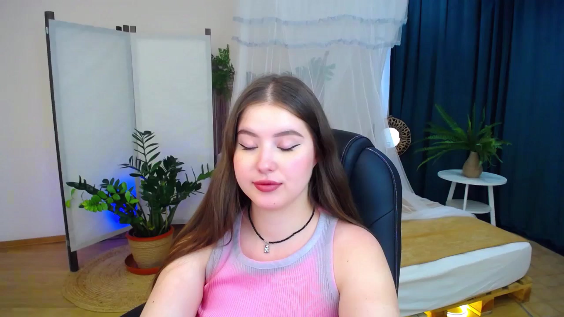 Gallery image thumbnail from AdmireMyEyes's myfreecams stream on, 08/27/2024, 09:46 image 1 of 20
