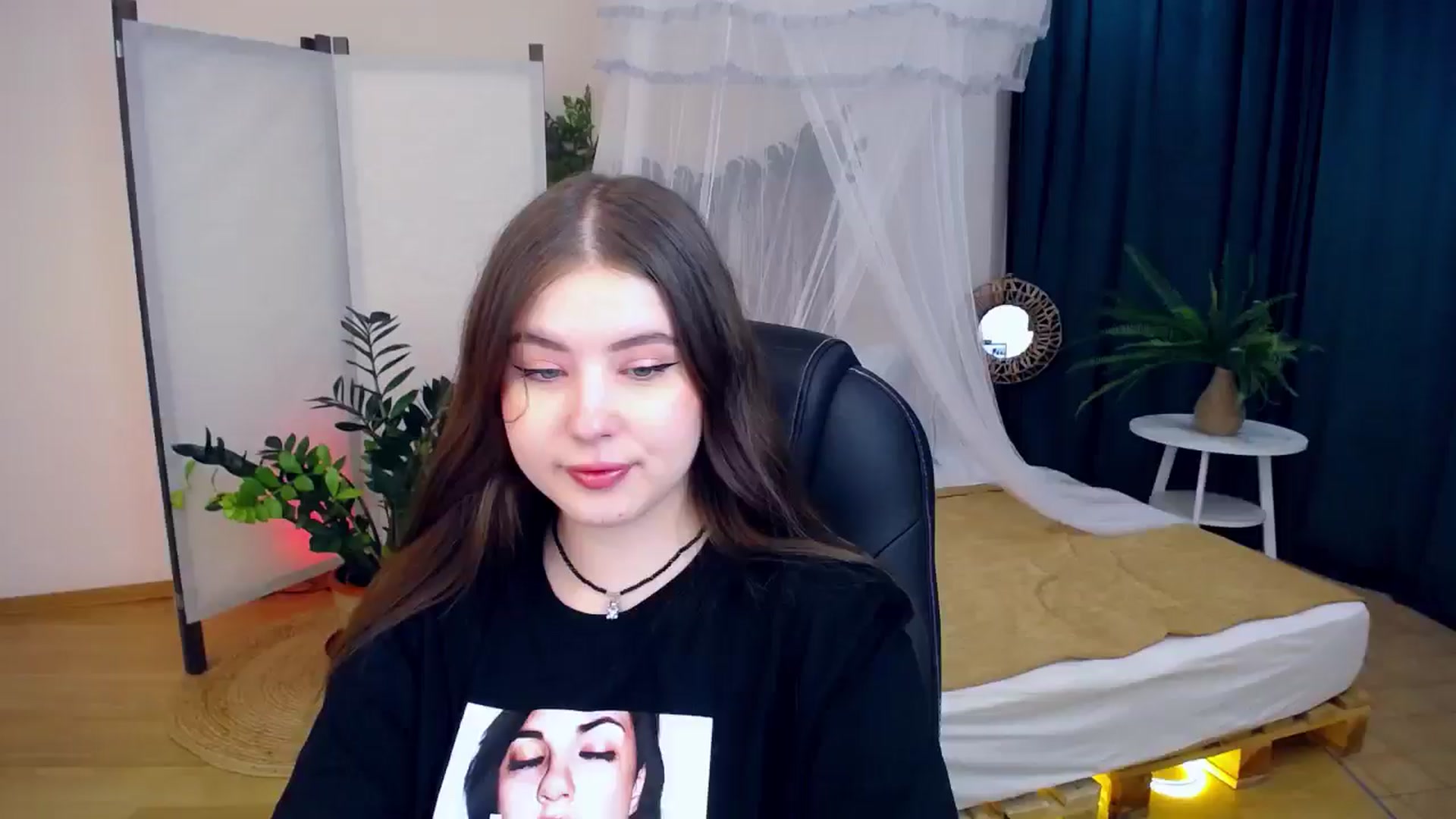 Gallery image thumbnail from AdmireMyEyes's myfreecams stream on, 08/28/2024, 19:19 image 4 of 20