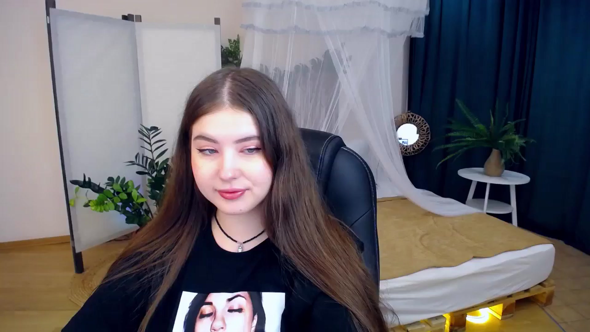 Gallery image thumbnail from AdmireMyEyes's myfreecams stream on, 08/28/2024, 19:19 image 6 of 20