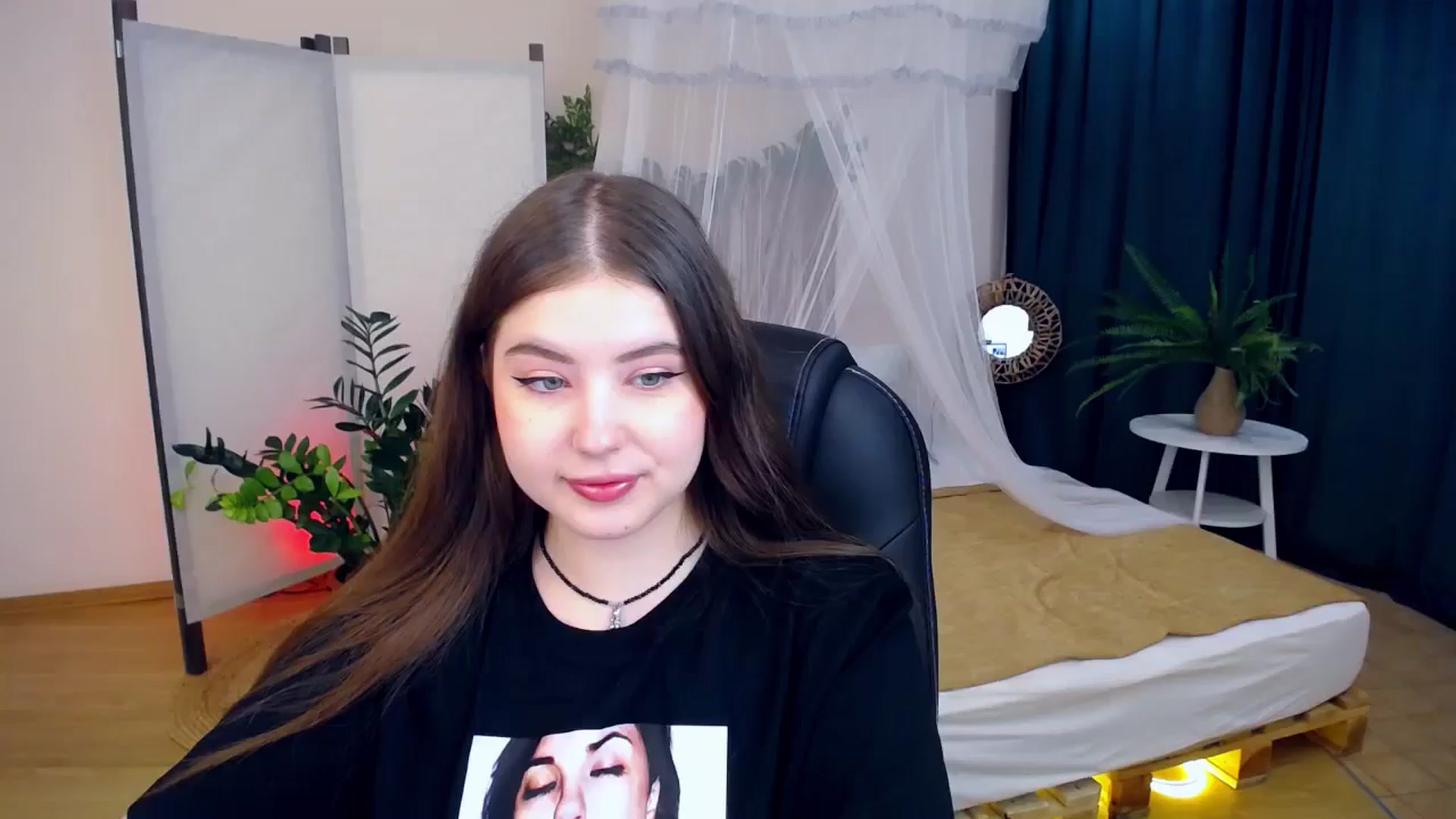 Gallery image thumbnail from AdmireMyEyes's myfreecams stream on, 08/28/2024, 19:19 image 5 of 20