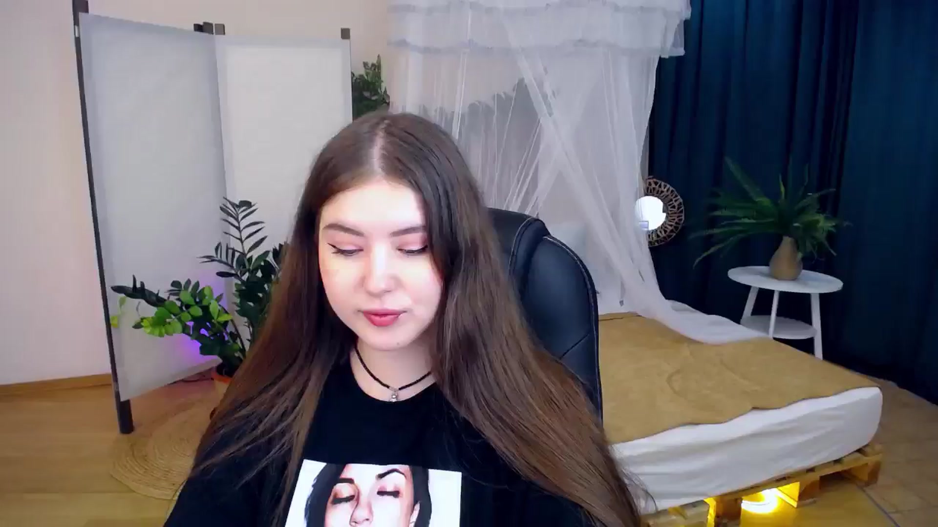 Gallery image thumbnail from AdmireMyEyes's myfreecams stream on, 08/28/2024, 19:19 image 7 of 20