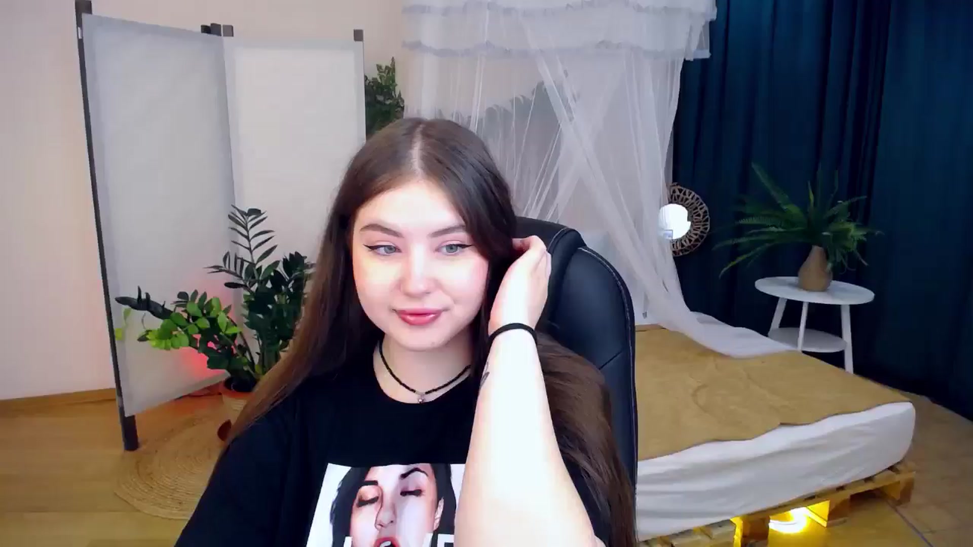 Gallery image thumbnail from AdmireMyEyes's myfreecams stream on, 08/28/2024, 19:19 image 9 of 20
