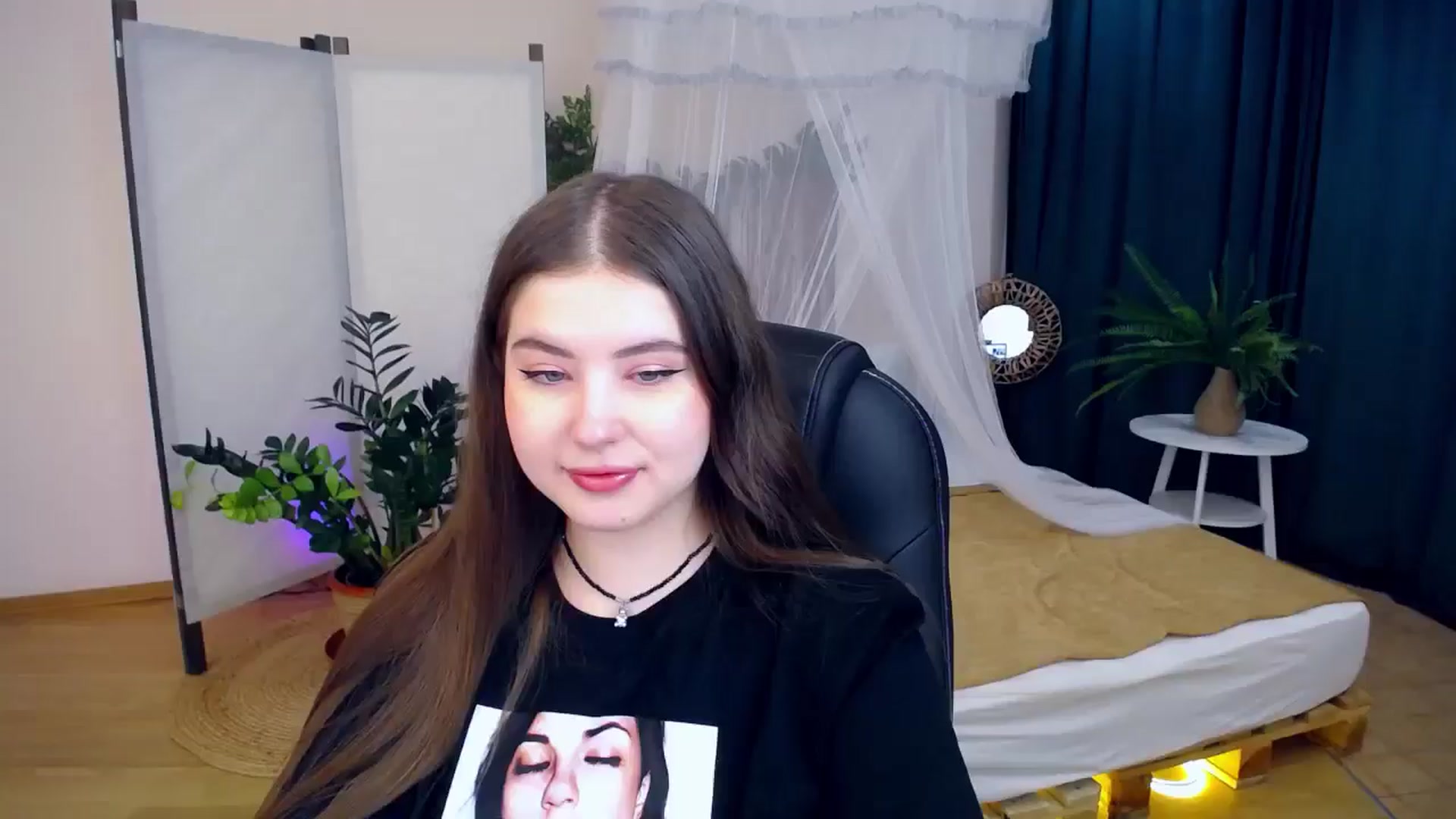 Gallery image thumbnail from AdmireMyEyes's myfreecams stream on, 08/28/2024, 19:19 image 3 of 20