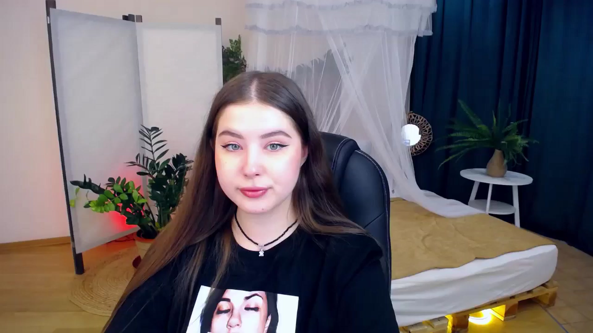 Gallery image thumbnail from AdmireMyEyes's myfreecams stream on, 08/28/2024, 19:19 image 2 of 20