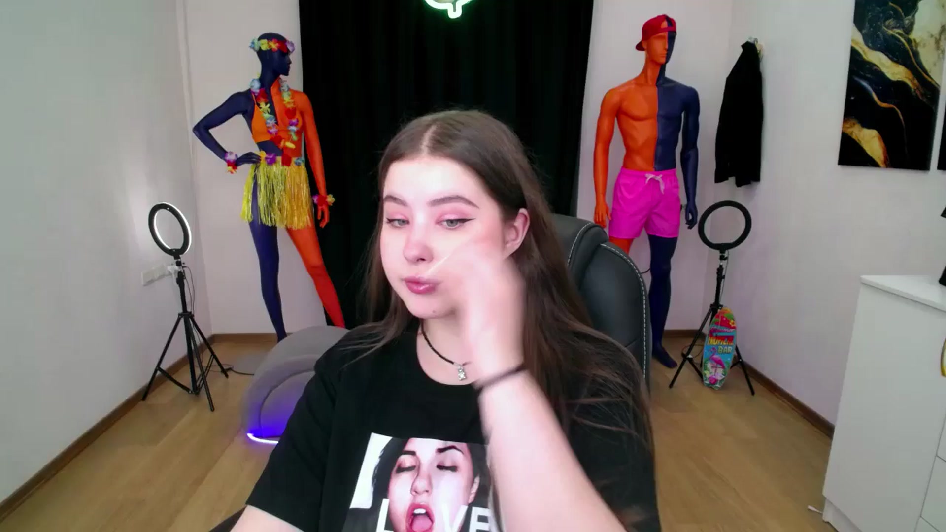 Gallery image thumbnail from AdmireMyEyes's myfreecams stream on, 08/28/2024, 19:46 image 9 of 20