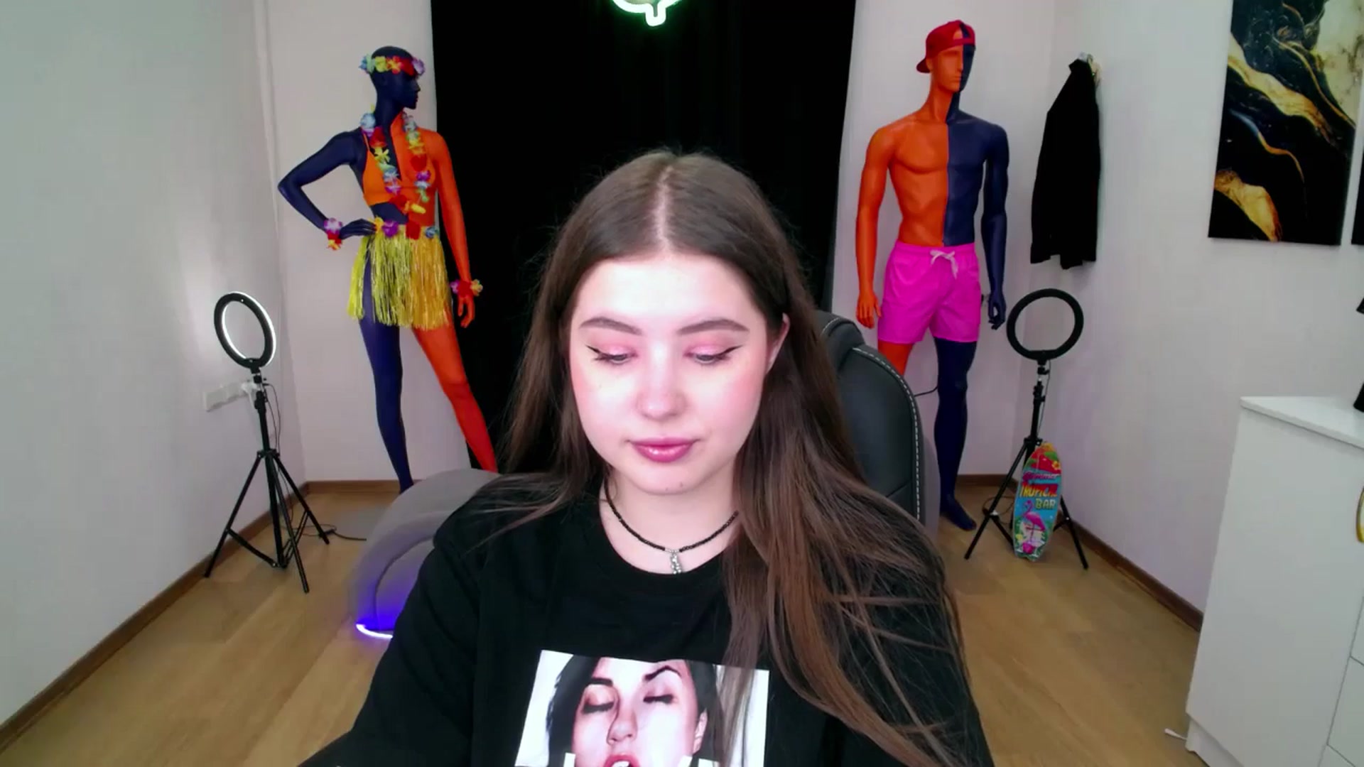 Gallery image thumbnail from AdmireMyEyes's myfreecams stream on, 08/28/2024, 19:46 image 5 of 20