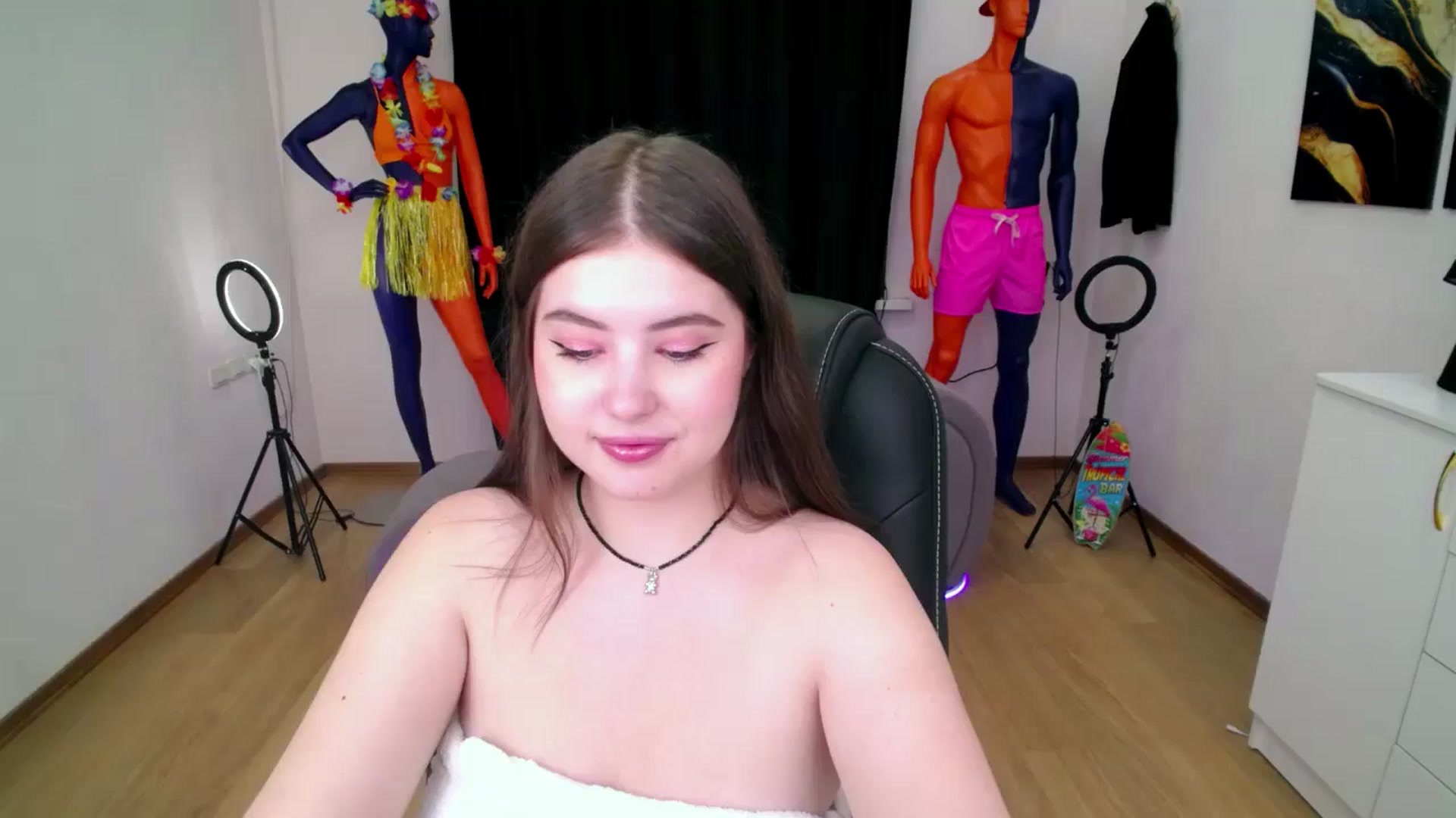 Gallery image thumbnail from AdmireMyEyes's myfreecams stream on, 08/28/2024, 20:45 image 18 of 20