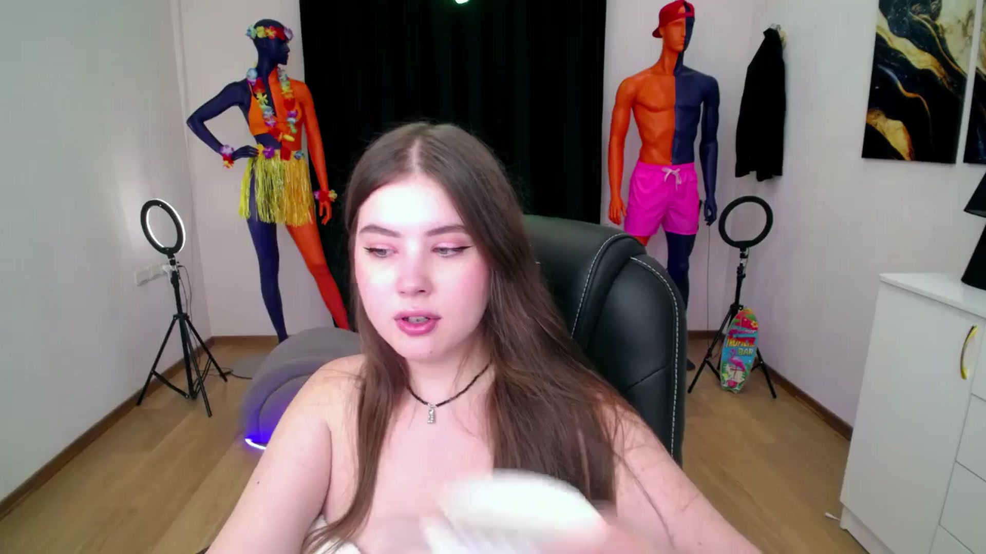 Gallery image thumbnail from AdmireMyEyes's myfreecams stream on, 08/29/2024, 01:01 image 11 of 20