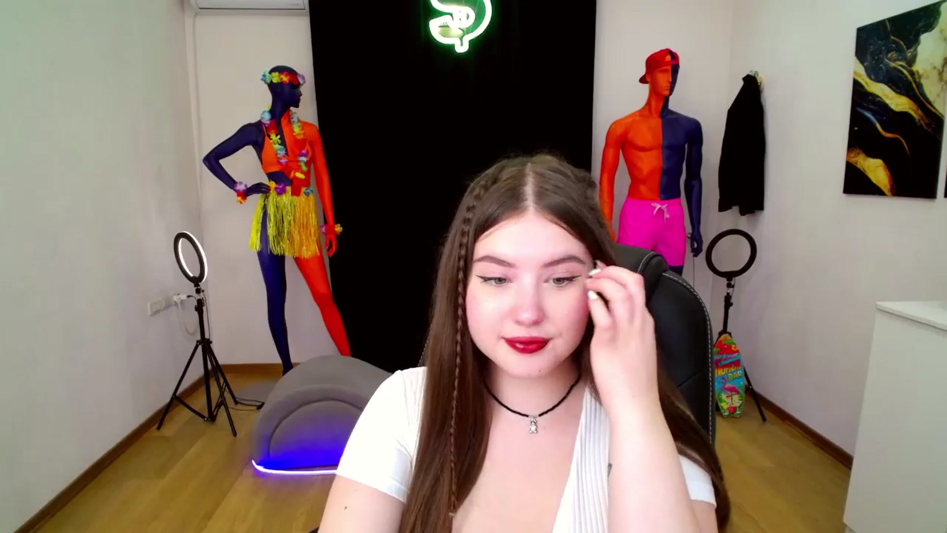 Gallery image thumbnail from AdmireMyEyes's myfreecams stream on, 08/29/2024, 18:53 image 16 of 20