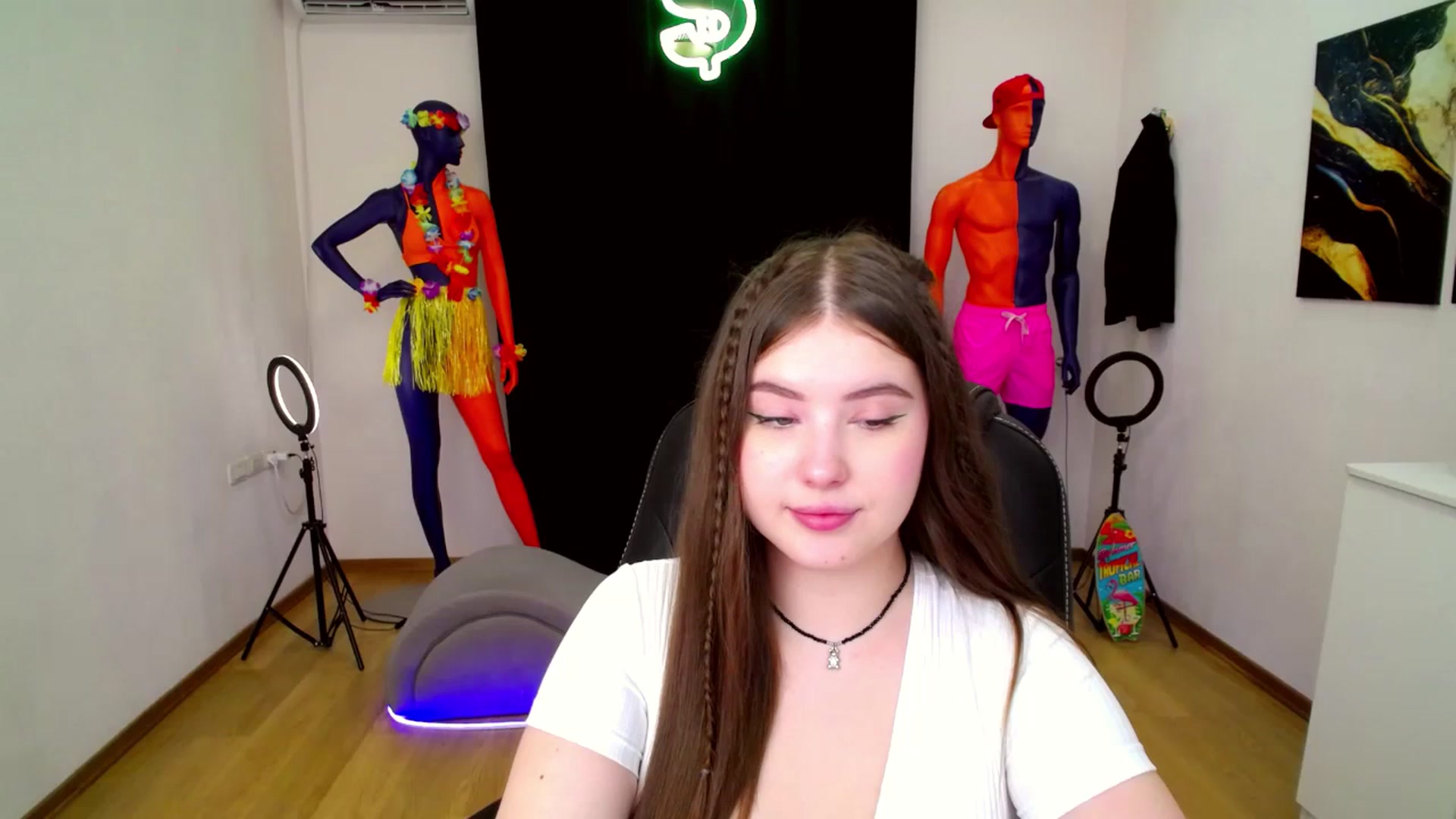 Gallery image thumbnail from AdmireMyEyes's myfreecams stream on, 08/29/2024, 18:53 image 6 of 20