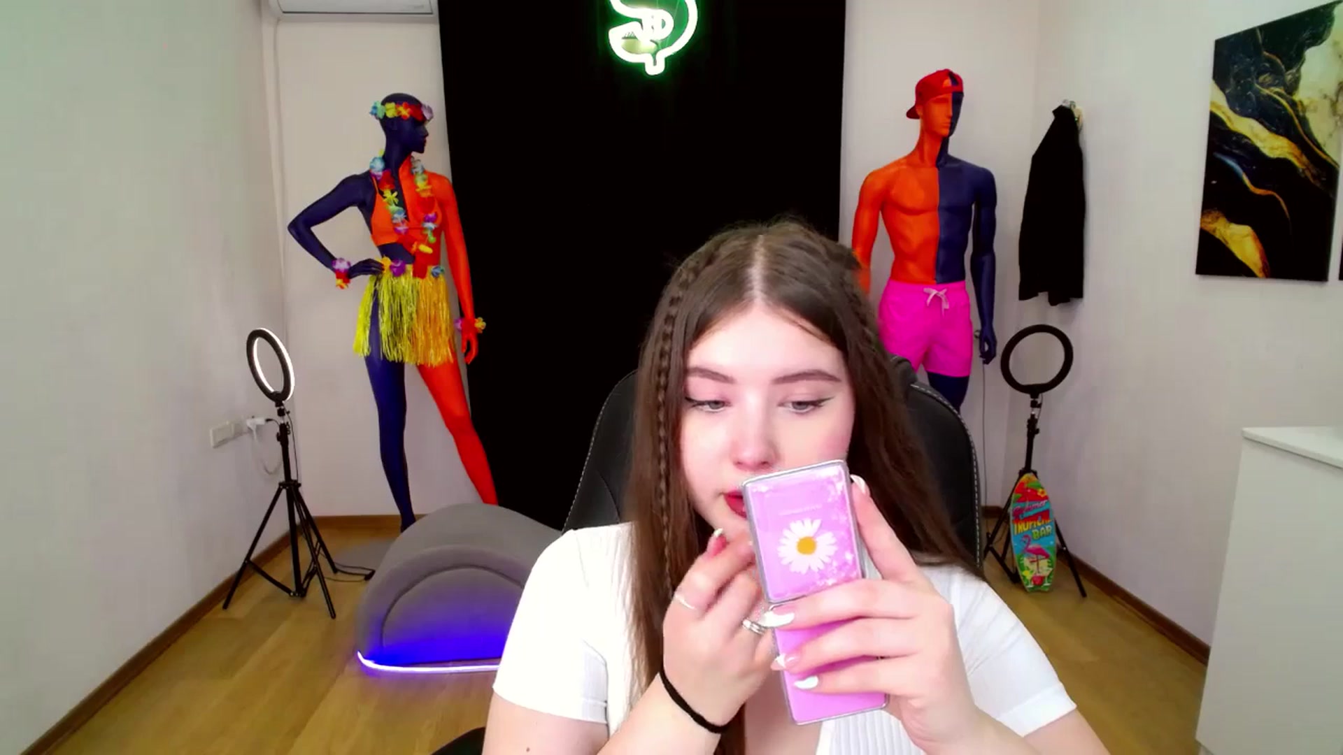 Gallery image thumbnail from AdmireMyEyes's myfreecams stream on, 08/29/2024, 18:53 image 8 of 20
