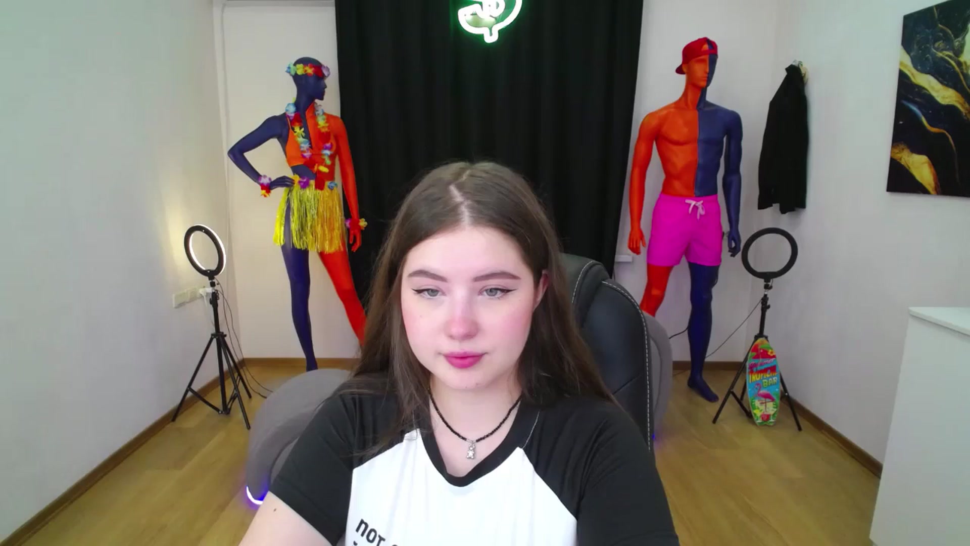 Gallery image thumbnail from AdmireMyEyes's myfreecams stream on, 08/31/2024, 18:33 image 5 of 20