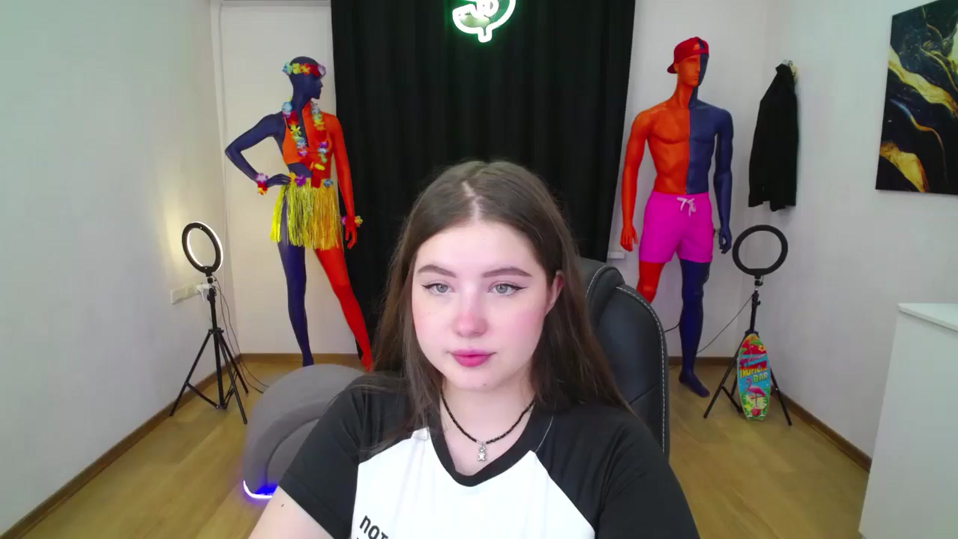 Gallery image thumbnail from AdmireMyEyes's myfreecams stream on, 08/31/2024, 18:33 image 6 of 20