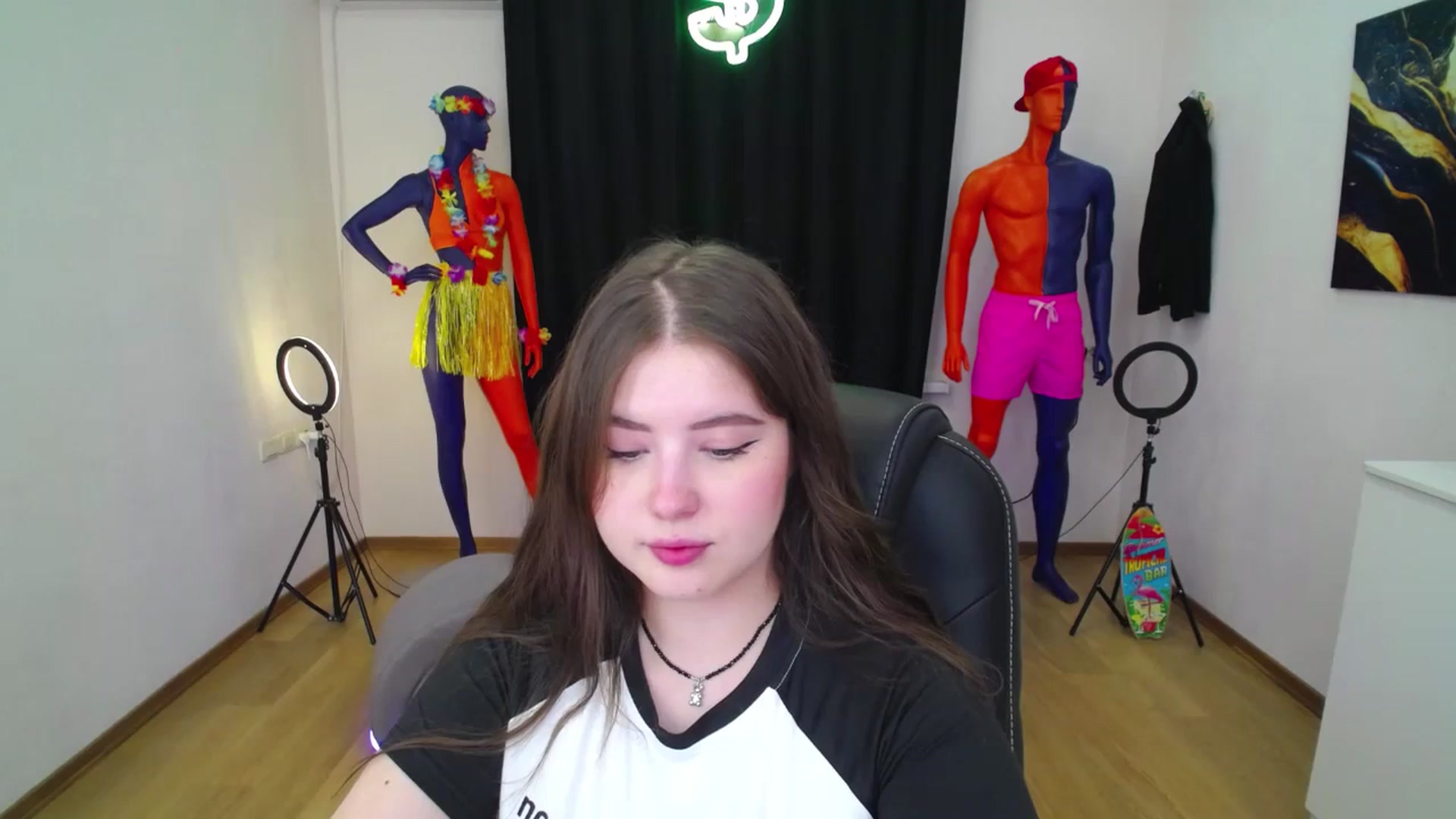 Gallery image thumbnail from AdmireMyEyes's myfreecams stream on, 08/31/2024, 18:33 image 12 of 20