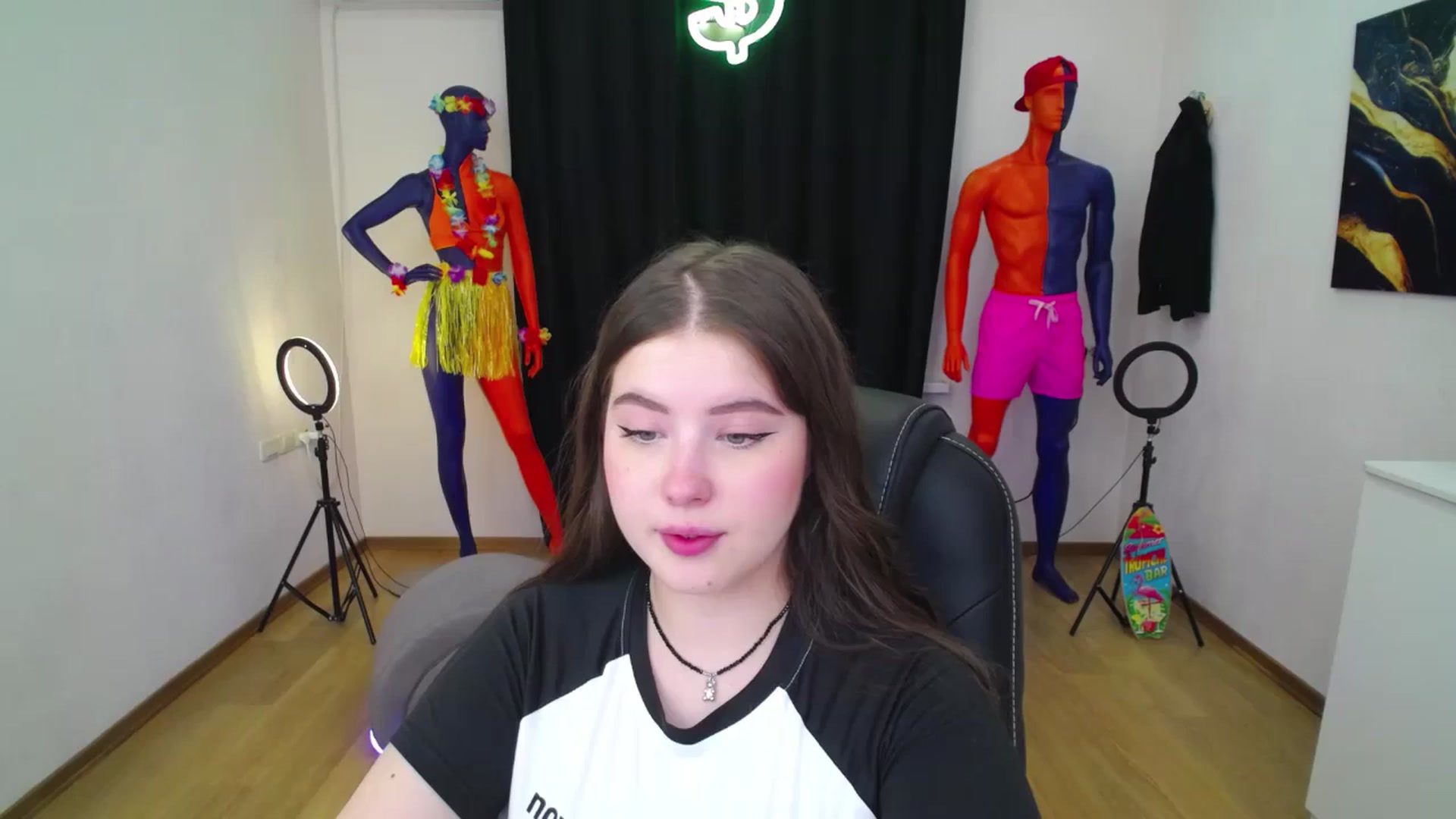 Gallery image thumbnail from AdmireMyEyes's myfreecams stream on, 08/31/2024, 18:33 image 14 of 20