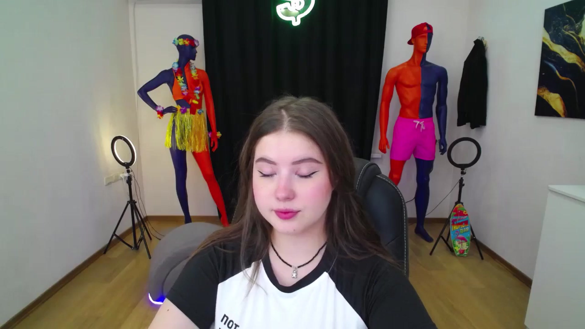 Gallery image thumbnail from AdmireMyEyes's myfreecams stream on, 08/31/2024, 18:33 image 8 of 20