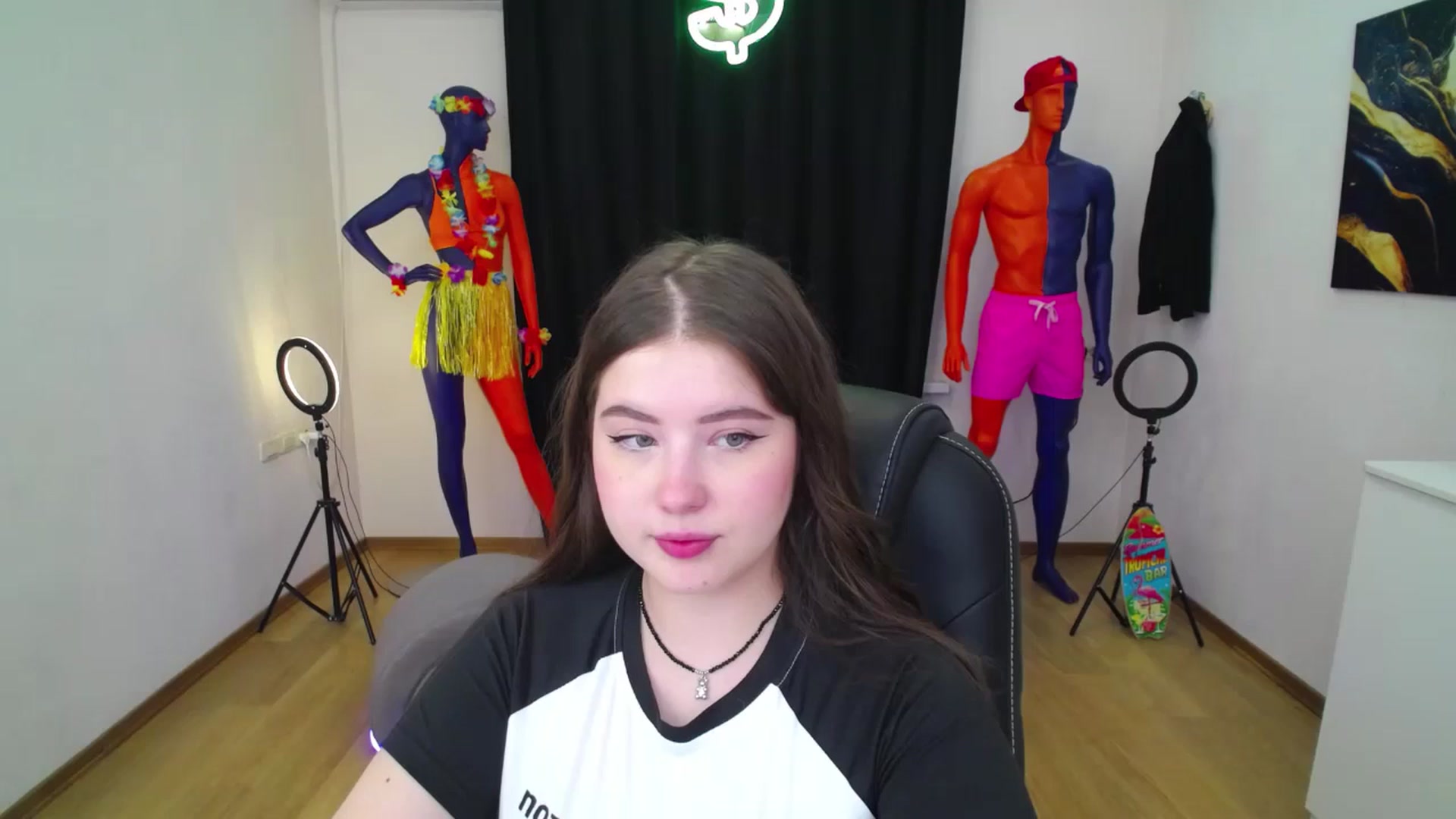 Gallery image thumbnail from AdmireMyEyes's myfreecams stream on, 08/31/2024, 18:33 image 13 of 20