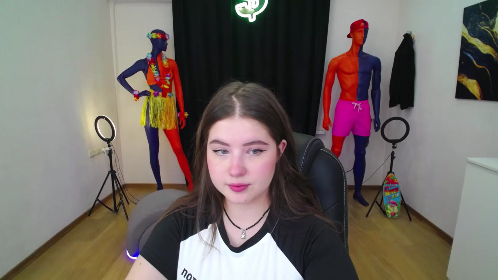 Gallery image thumbnail from AdmireMyEyes's myfreecams stream on, 08/31/2024, 18:33 image 10 of 20