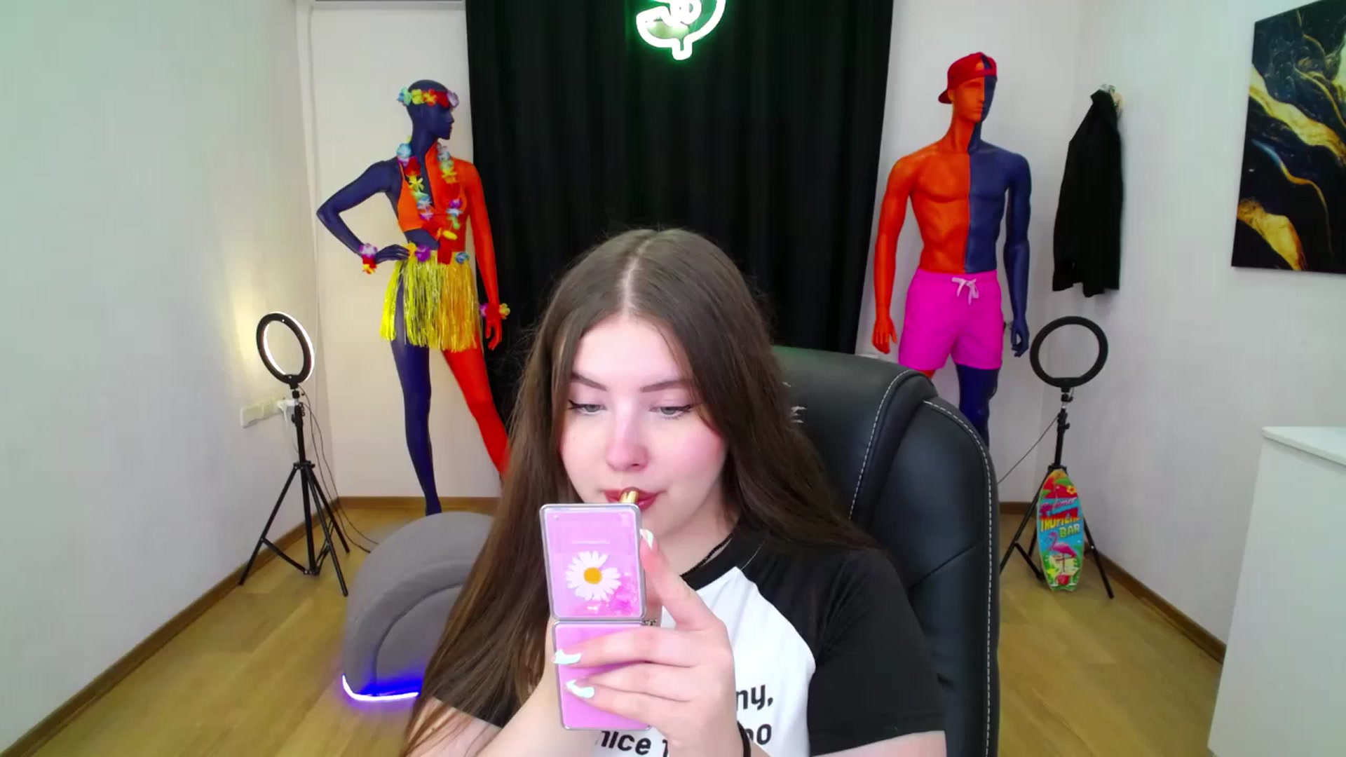 Gallery image thumbnail from AdmireMyEyes's myfreecams stream on, 08/31/2024, 18:59 image 5 of 20