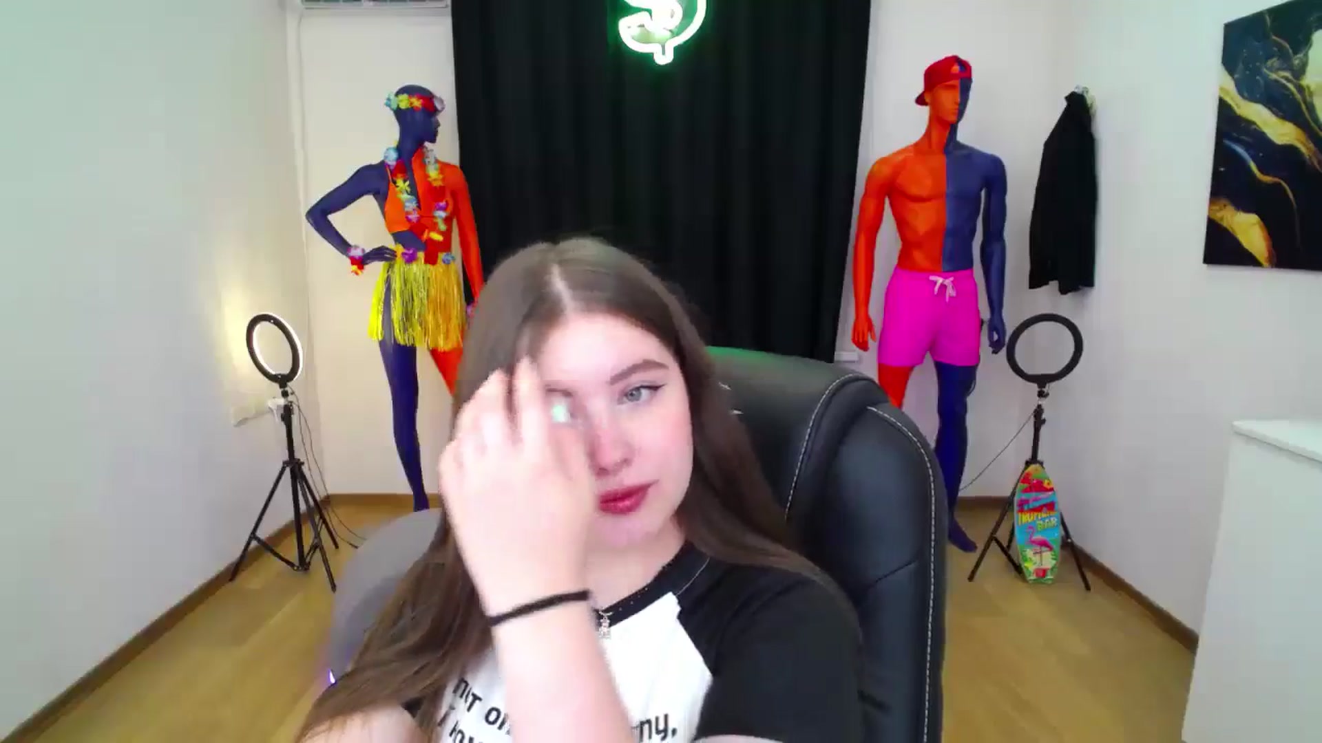 Gallery image thumbnail from AdmireMyEyes's myfreecams stream on, 08/31/2024, 20:44 image 4 of 20
