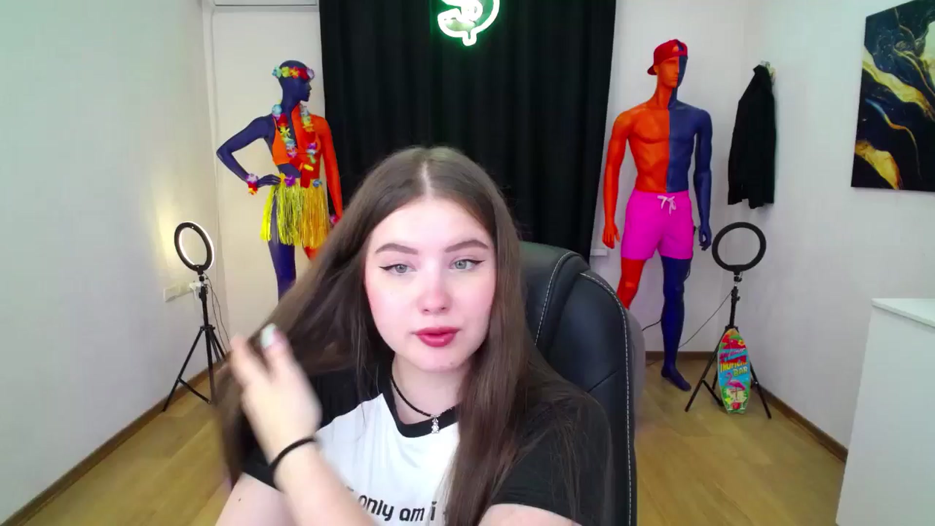 Gallery image thumbnail from AdmireMyEyes's myfreecams stream on, 08/31/2024, 20:44 image 19 of 20