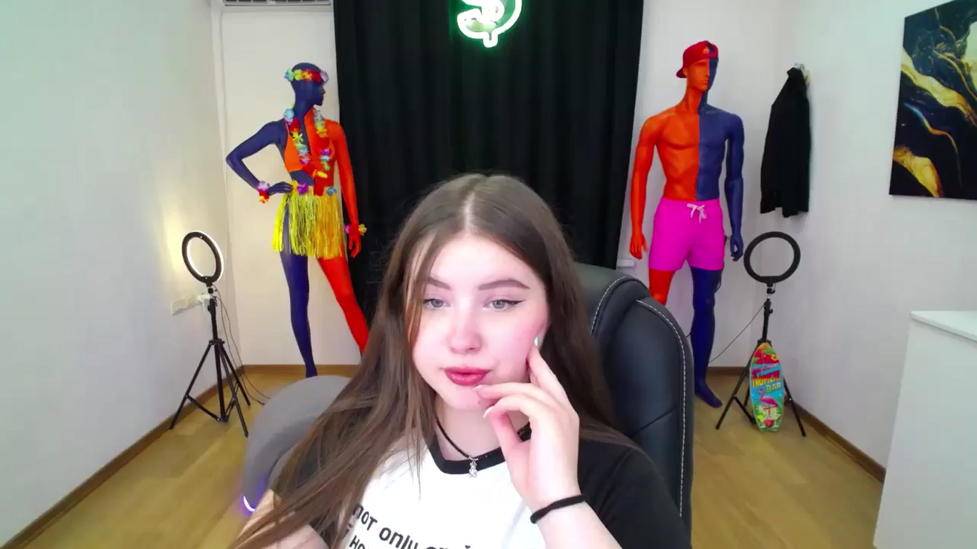 Gallery image thumbnail from AdmireMyEyes's myfreecams stream on, 08/31/2024, 20:44 image 5 of 20