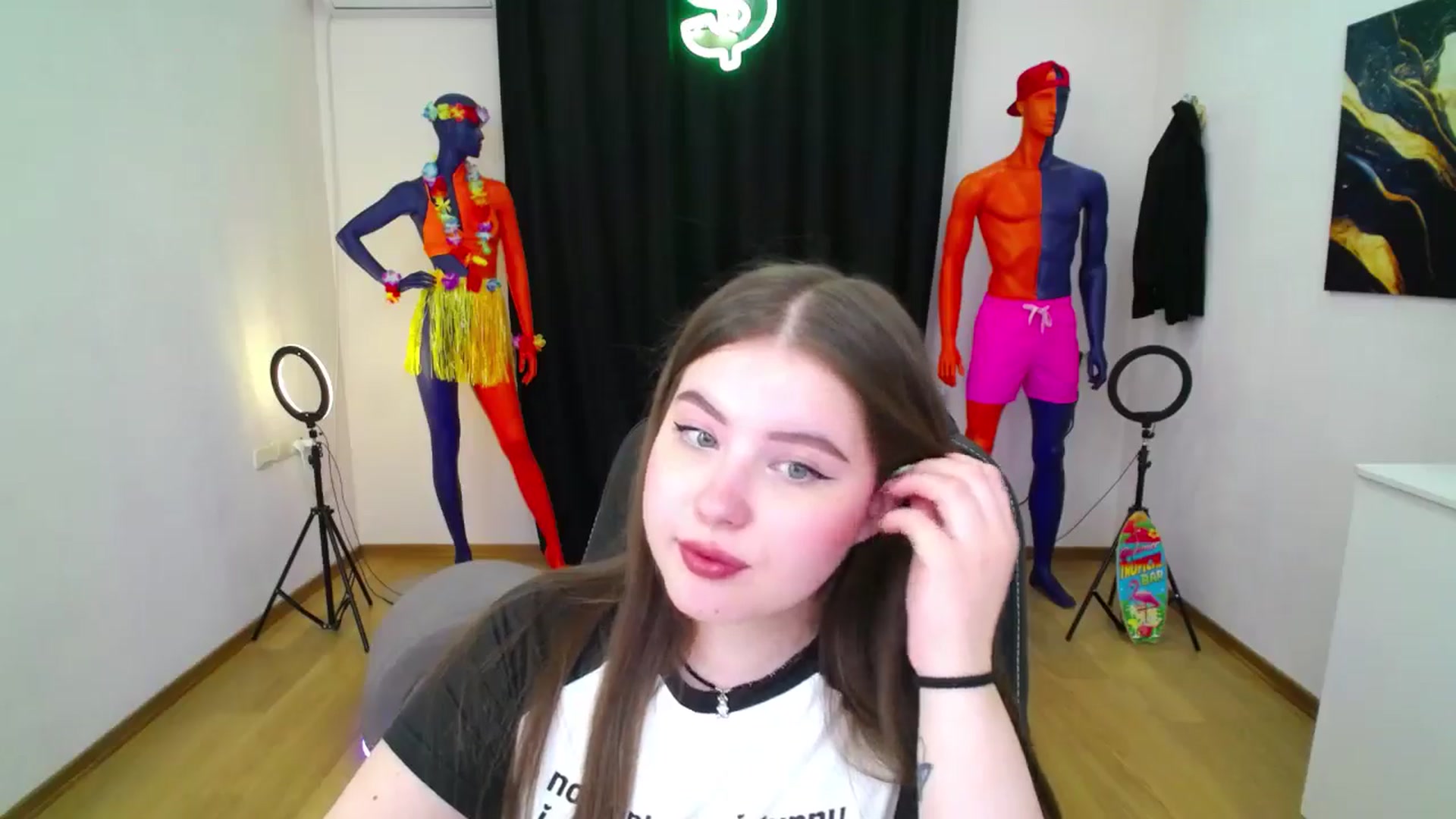 Gallery image thumbnail from AdmireMyEyes's myfreecams stream on, 08/31/2024, 21:47 image 12 of 20