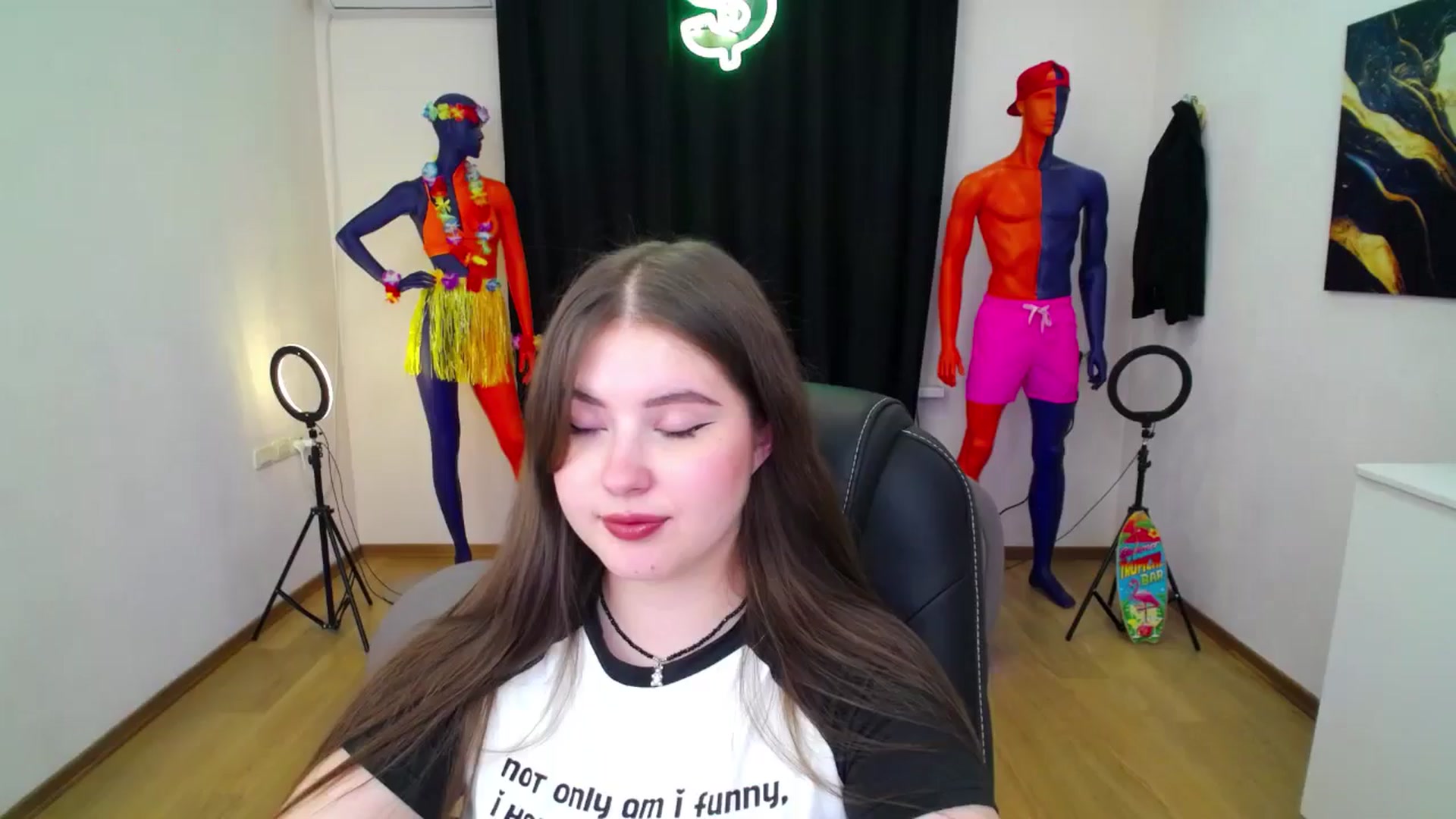Gallery image thumbnail from AdmireMyEyes's myfreecams stream on, 08/31/2024, 21:47 image 16 of 20