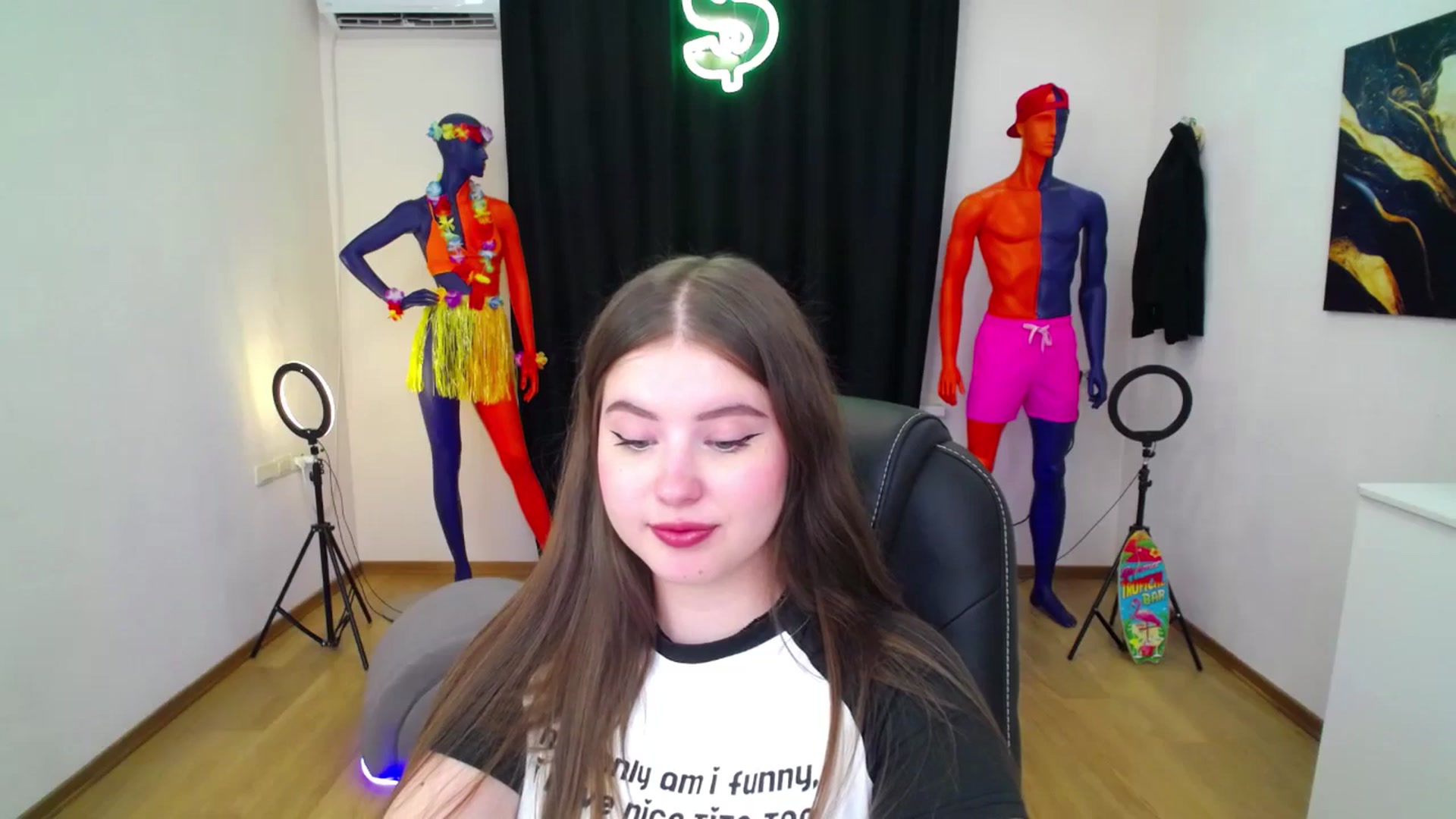 Gallery image thumbnail from AdmireMyEyes's myfreecams stream on, 08/31/2024, 23:13 image 16 of 20