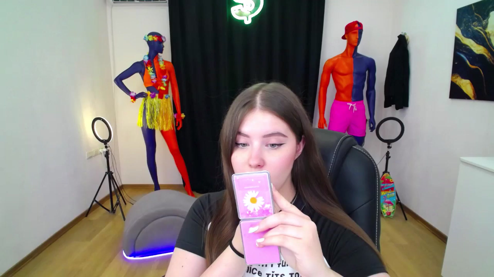 Gallery image thumbnail from AdmireMyEyes's myfreecams stream on, 08/31/2024, 23:13 image 1 of 20