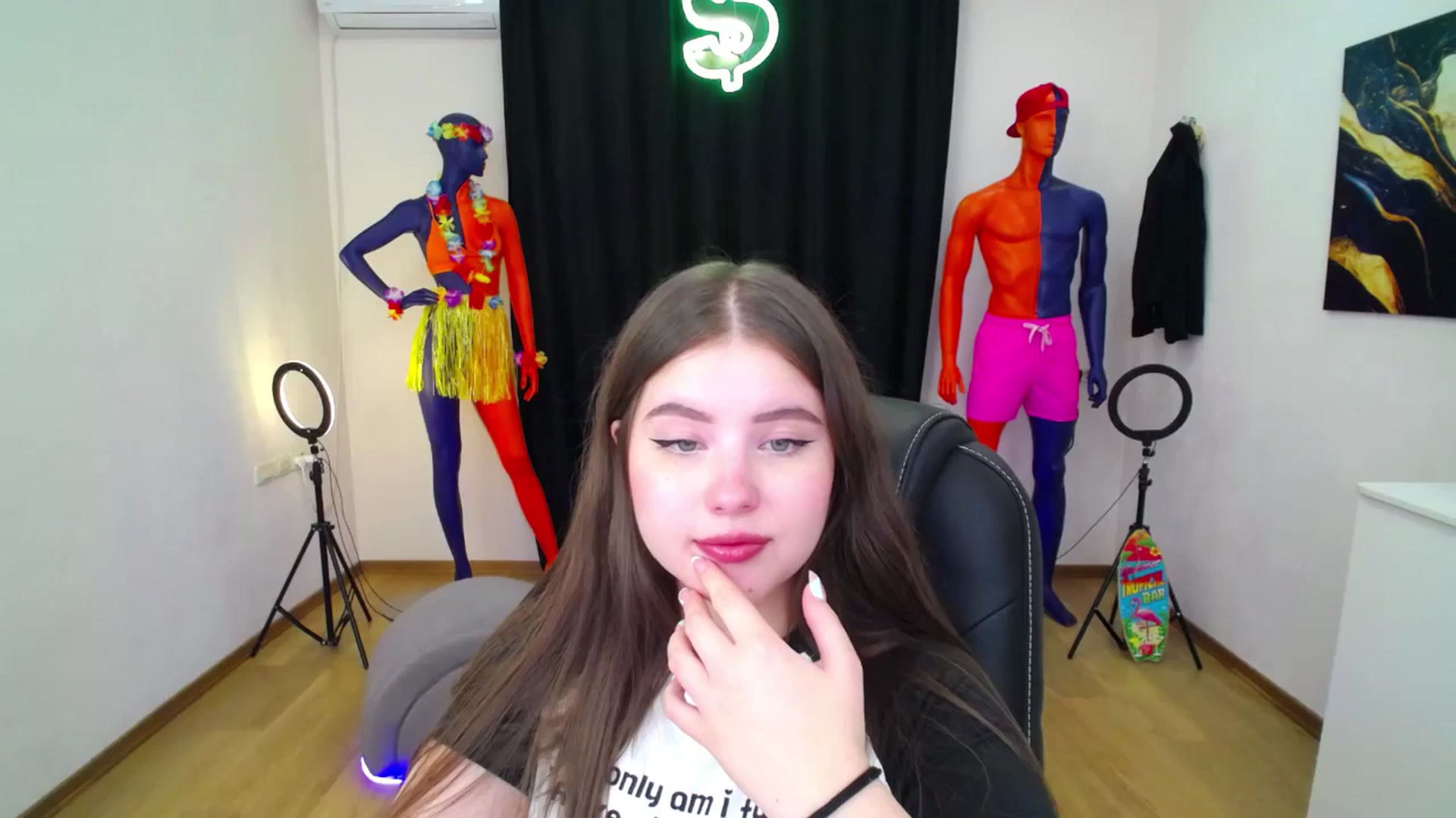 Gallery image thumbnail from AdmireMyEyes's myfreecams stream on, 08/31/2024, 23:13 image 17 of 20