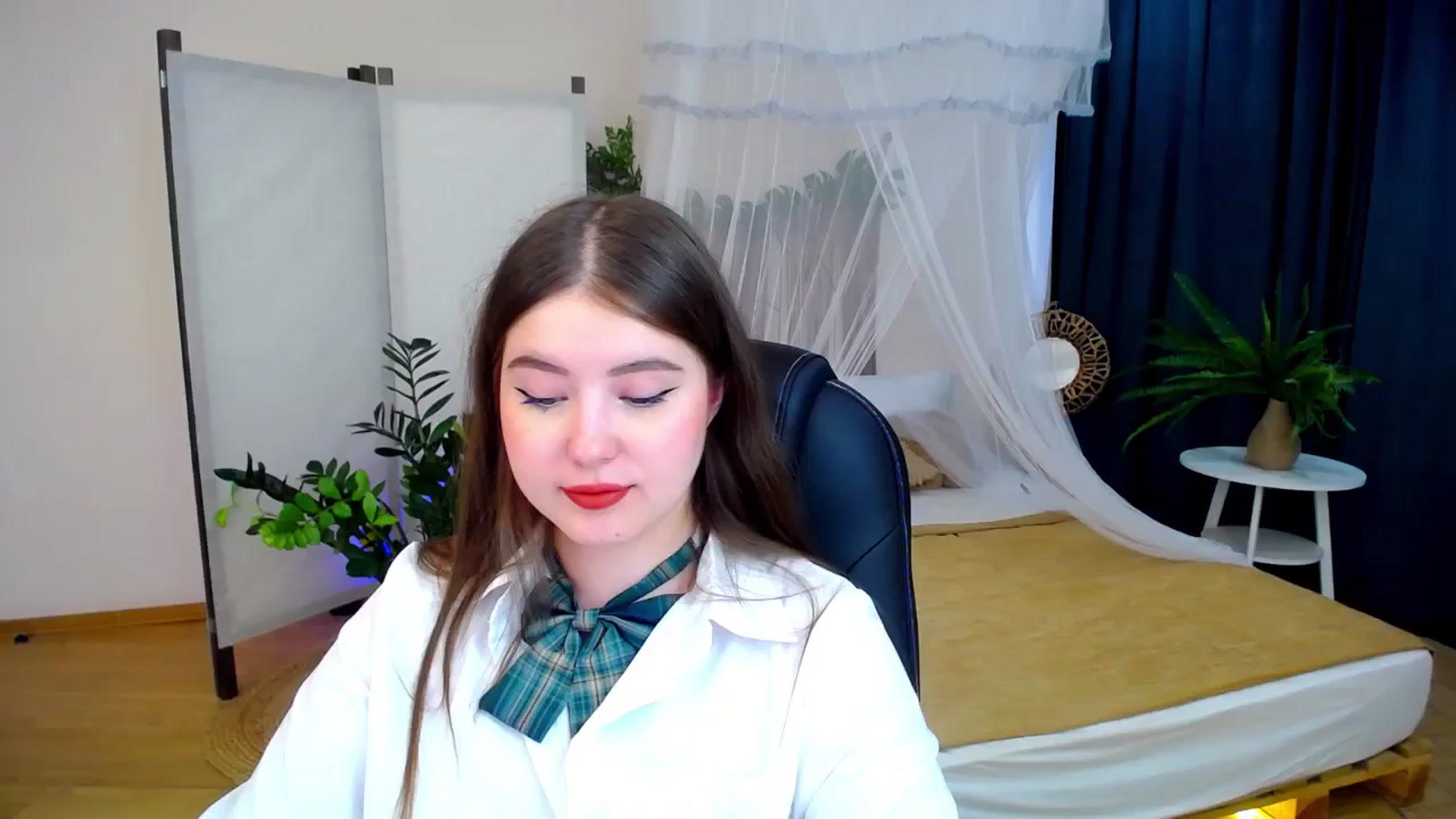 Gallery image thumbnail from AdmireMyEyes's myfreecams stream on, 09/04/2024, 07:08 image 16 of 20