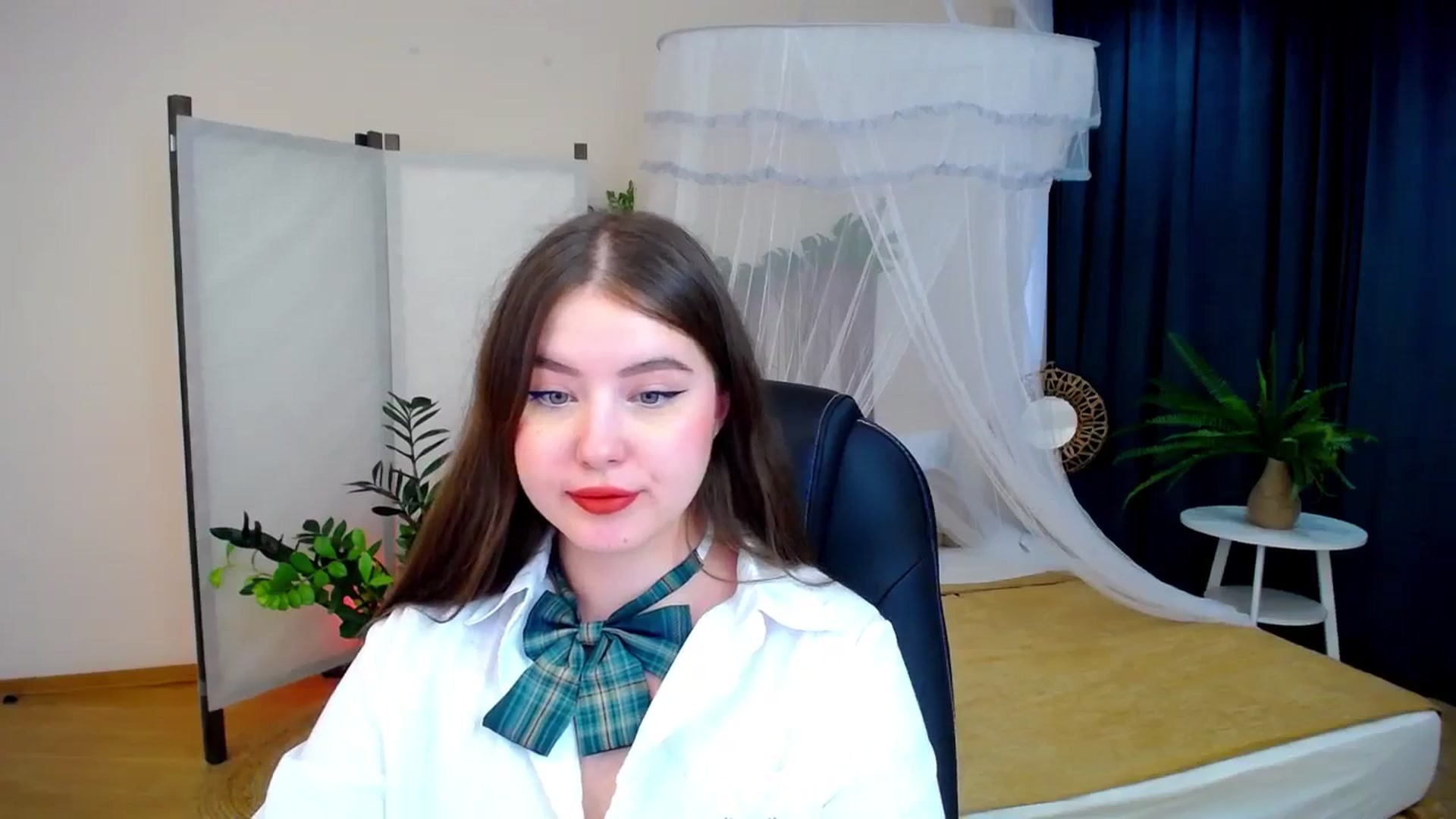 Gallery image thumbnail from AdmireMyEyes's myfreecams stream on, 09/04/2024, 07:08 image 11 of 20