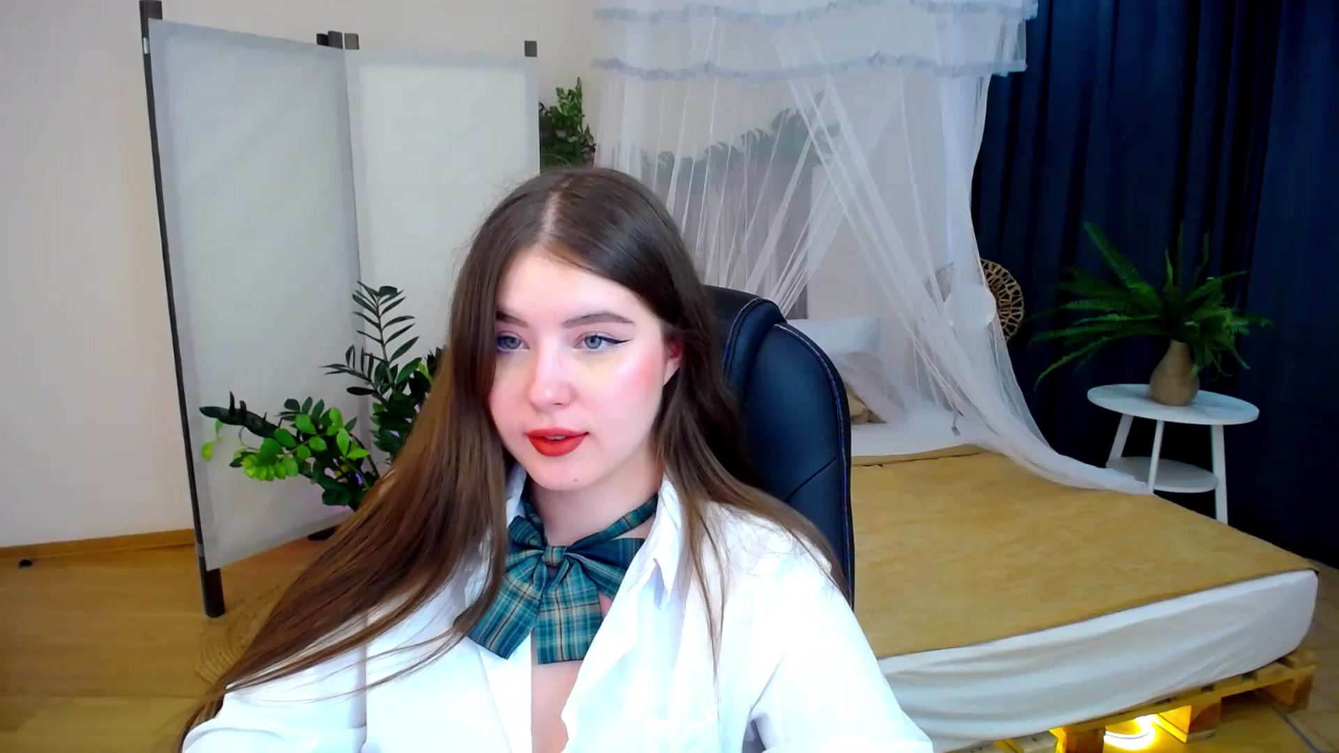 Gallery image thumbnail from AdmireMyEyes's myfreecams stream on, 09/04/2024, 07:08 image 5 of 20