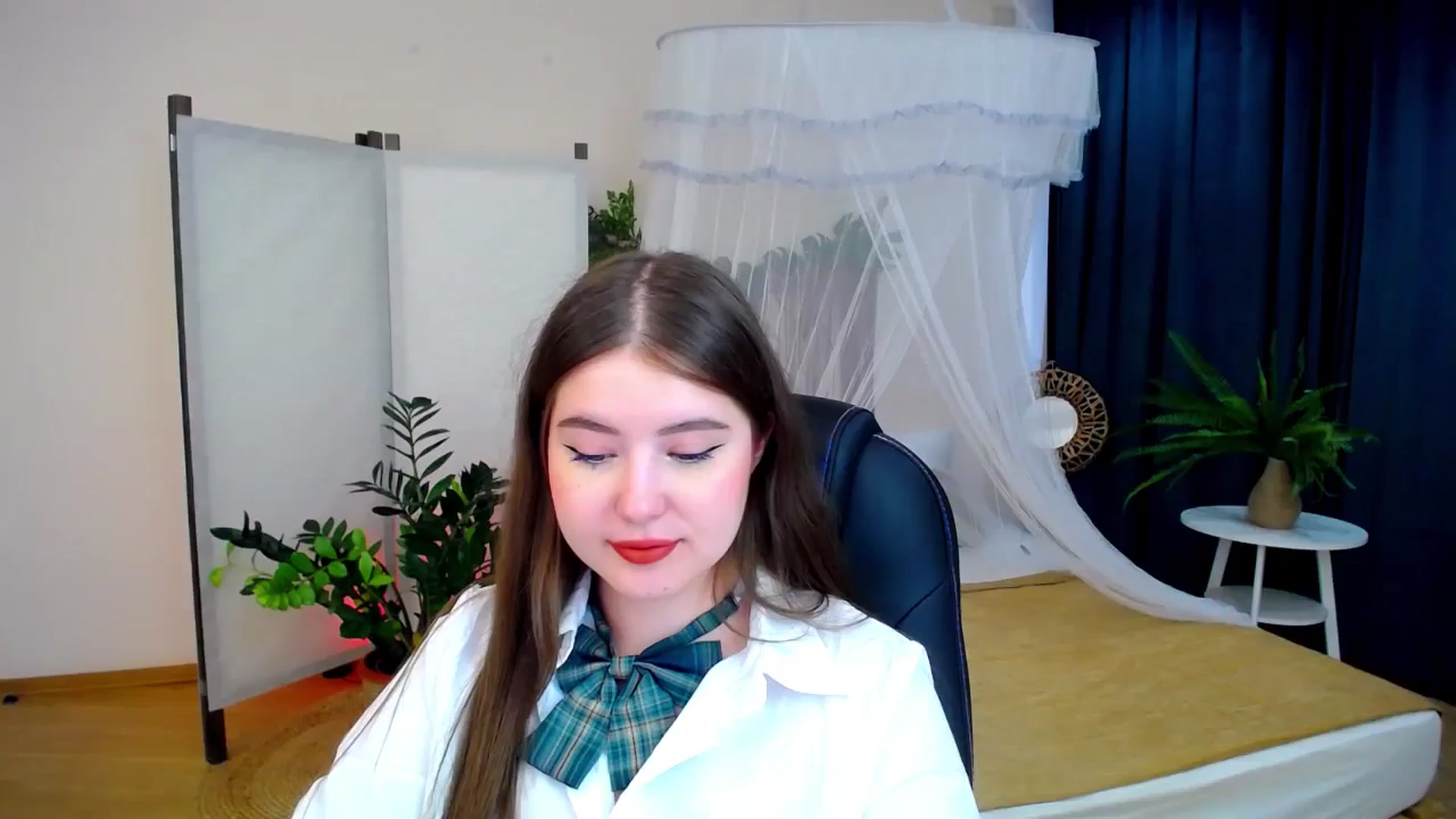 Gallery image thumbnail from AdmireMyEyes's myfreecams stream on, 09/04/2024, 07:08 image 12 of 20