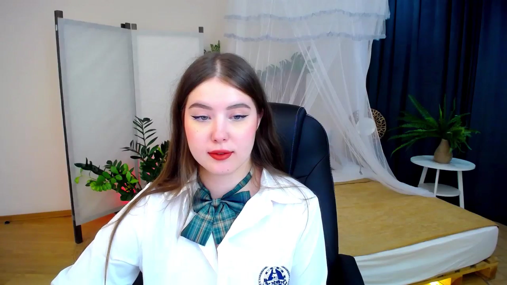 Gallery image thumbnail from AdmireMyEyes's myfreecams stream on, 09/04/2024, 07:08 image 15 of 20