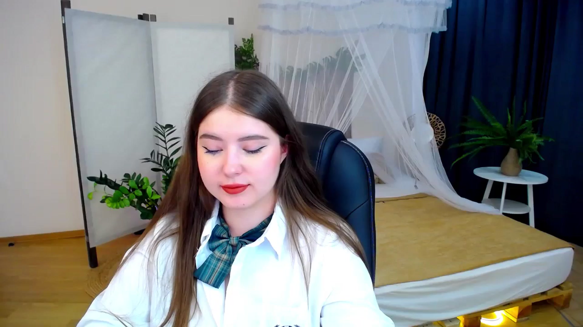 Gallery image thumbnail from AdmireMyEyes's myfreecams stream on, 09/04/2024, 07:08 image 4 of 20
