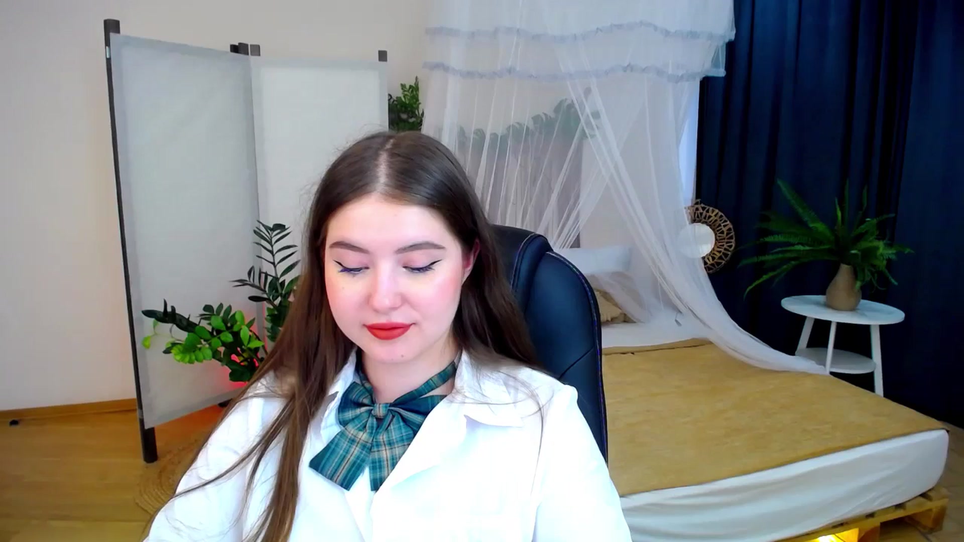 Gallery image thumbnail from AdmireMyEyes's myfreecams stream on, 09/04/2024, 07:08 image 17 of 20