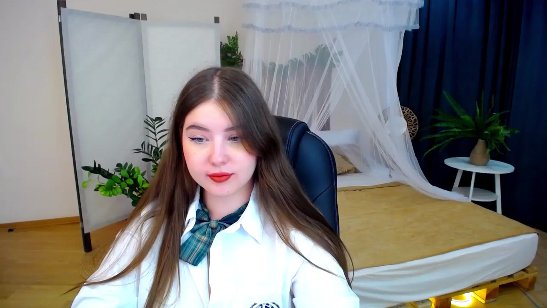 Gallery image thumbnail from AdmireMyEyes's myfreecams stream on, 09/04/2024, 07:08 image 3 of 20