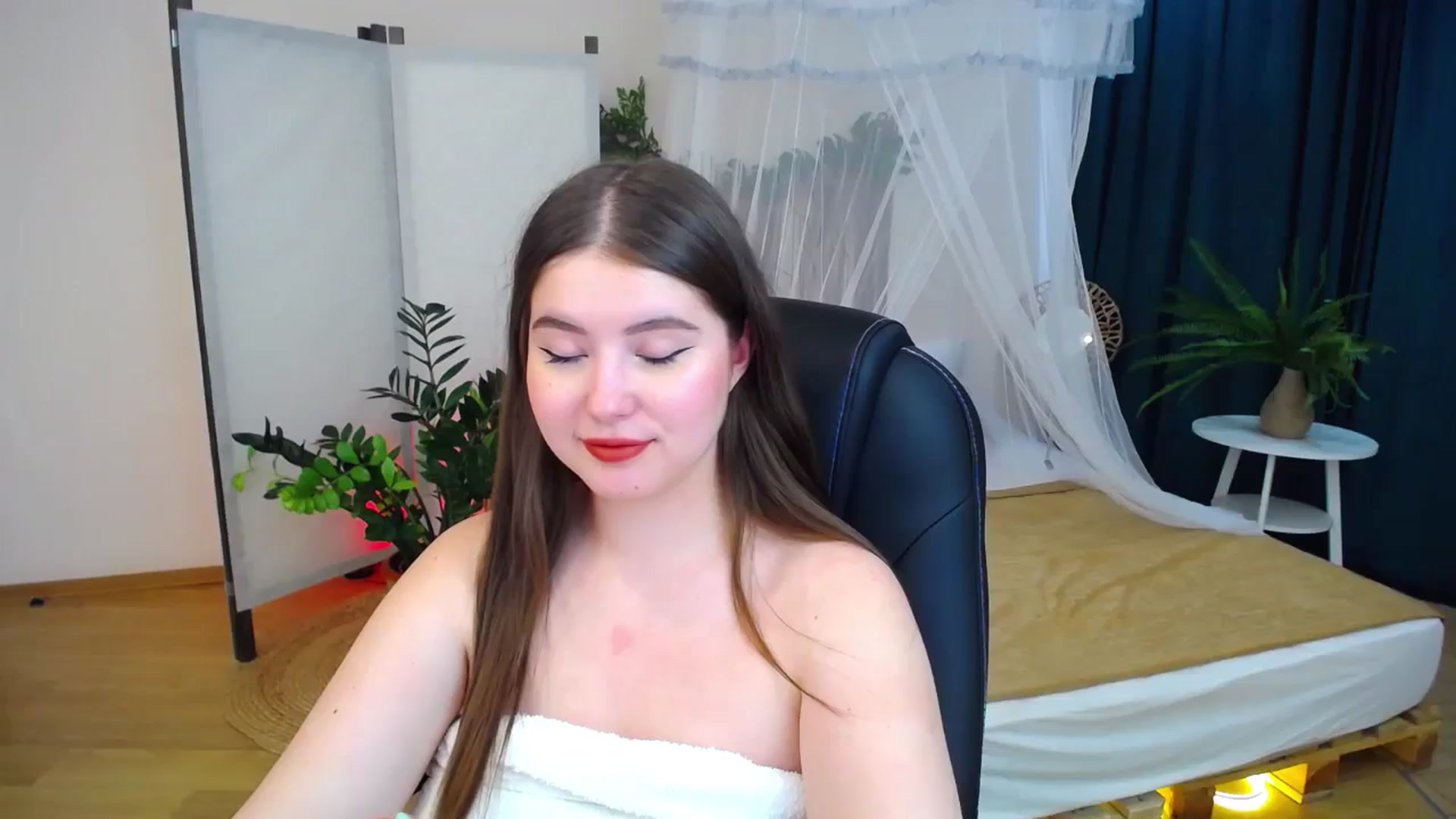 Gallery image thumbnail from AdmireMyEyes's myfreecams stream on, 09/04/2024, 08:30 image 4 of 20
