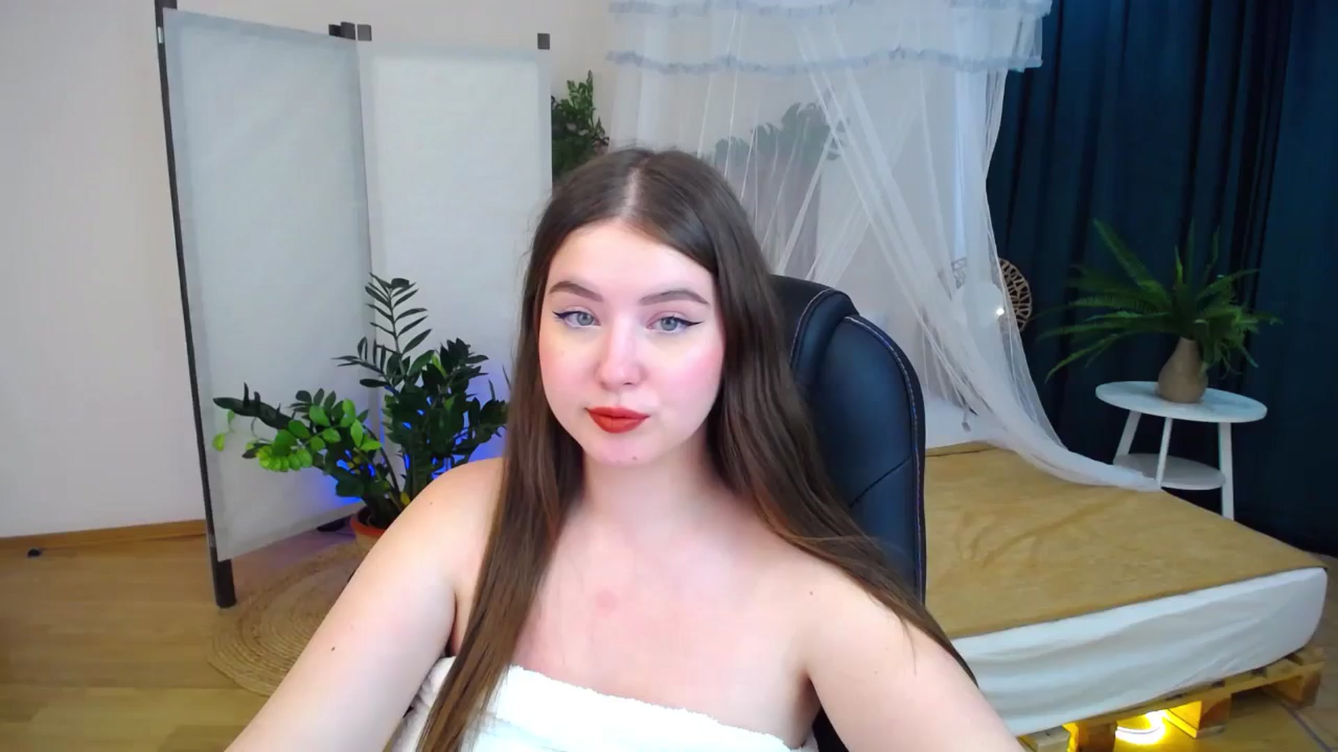 Gallery image thumbnail from AdmireMyEyes's myfreecams stream on, 09/04/2024, 08:30 image 5 of 20