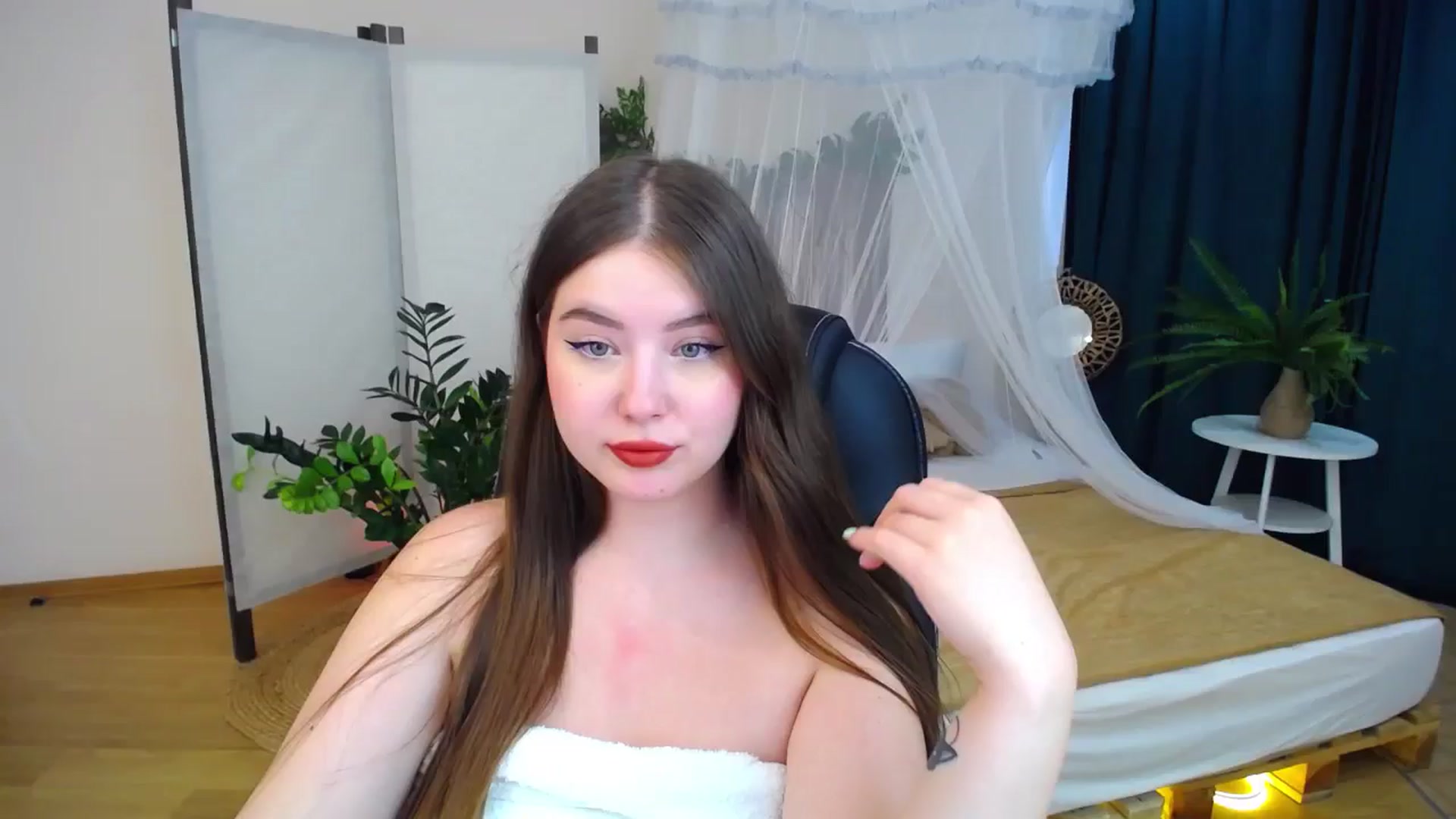Gallery image thumbnail from AdmireMyEyes's myfreecams stream on, 09/04/2024, 08:30 image 2 of 20